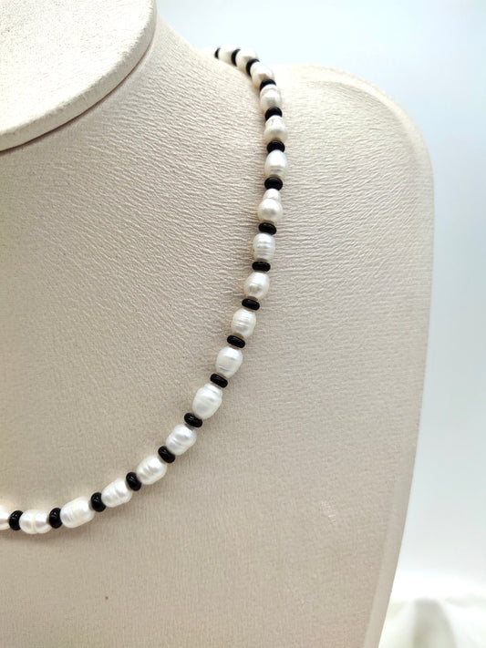 RICE SHAPE PEARL NECKLACE WITH BLACK AGATE BEADS