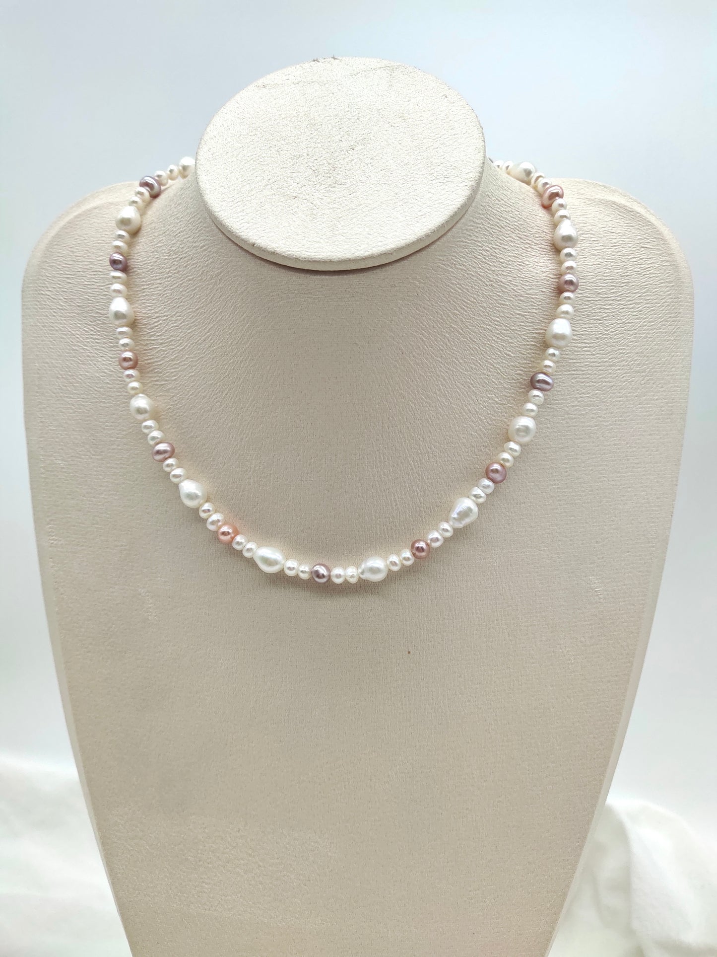 FRESHWATER PEARL NECKLACE WITH PINK PEARLS