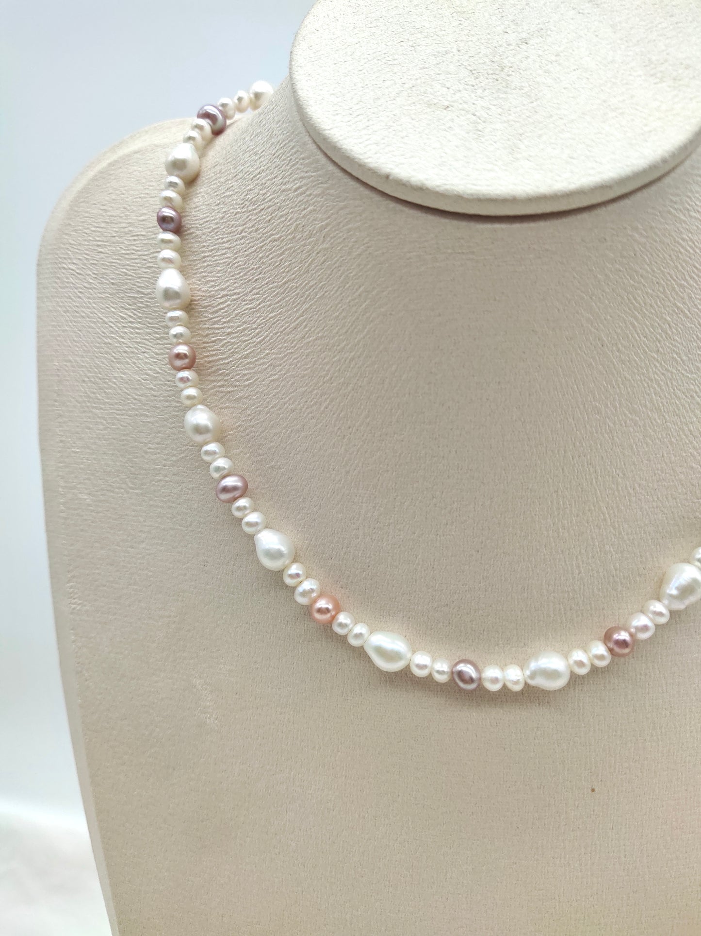 FRESHWATER PEARL NECKLACE WITH PINK PEARLS