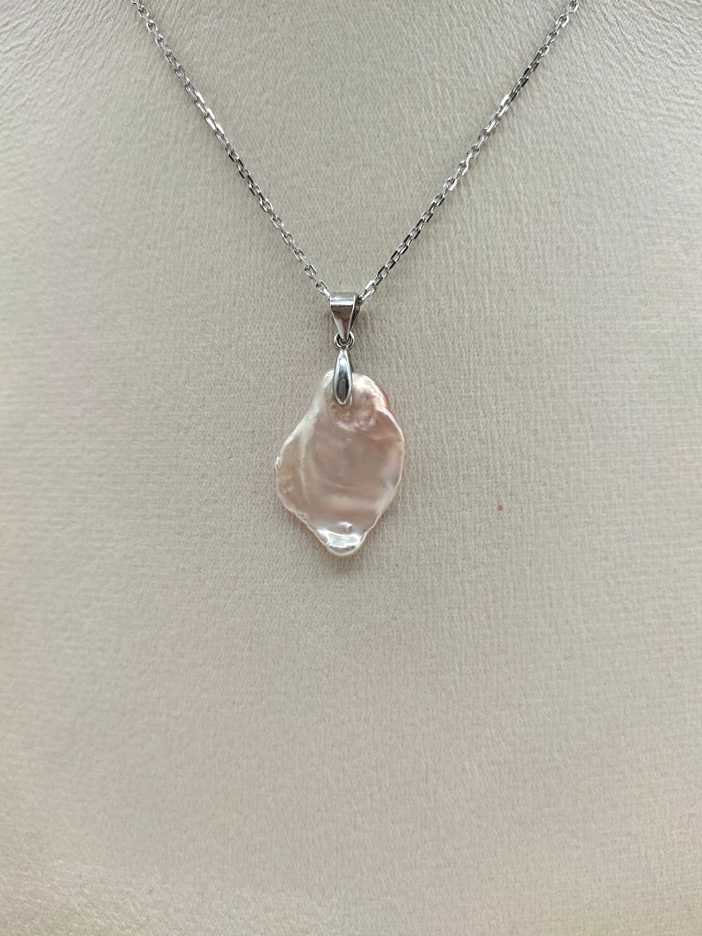 IRIDESCENT KESHI PEARL PENDANT