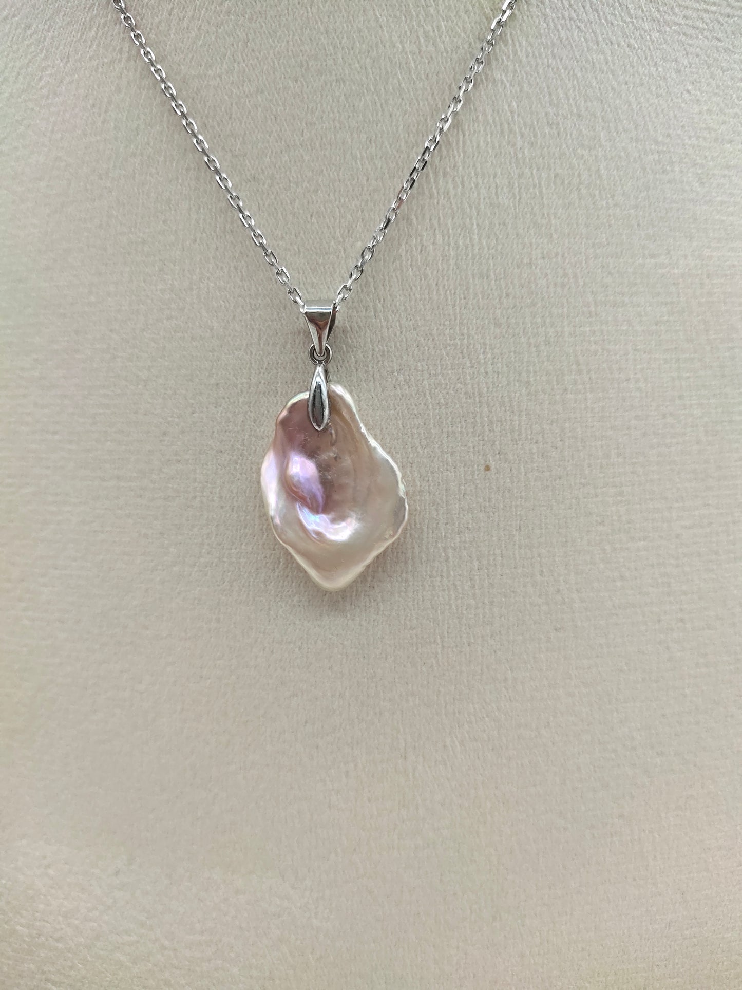 IRIDESCENT KESHI PEARL PENDANT