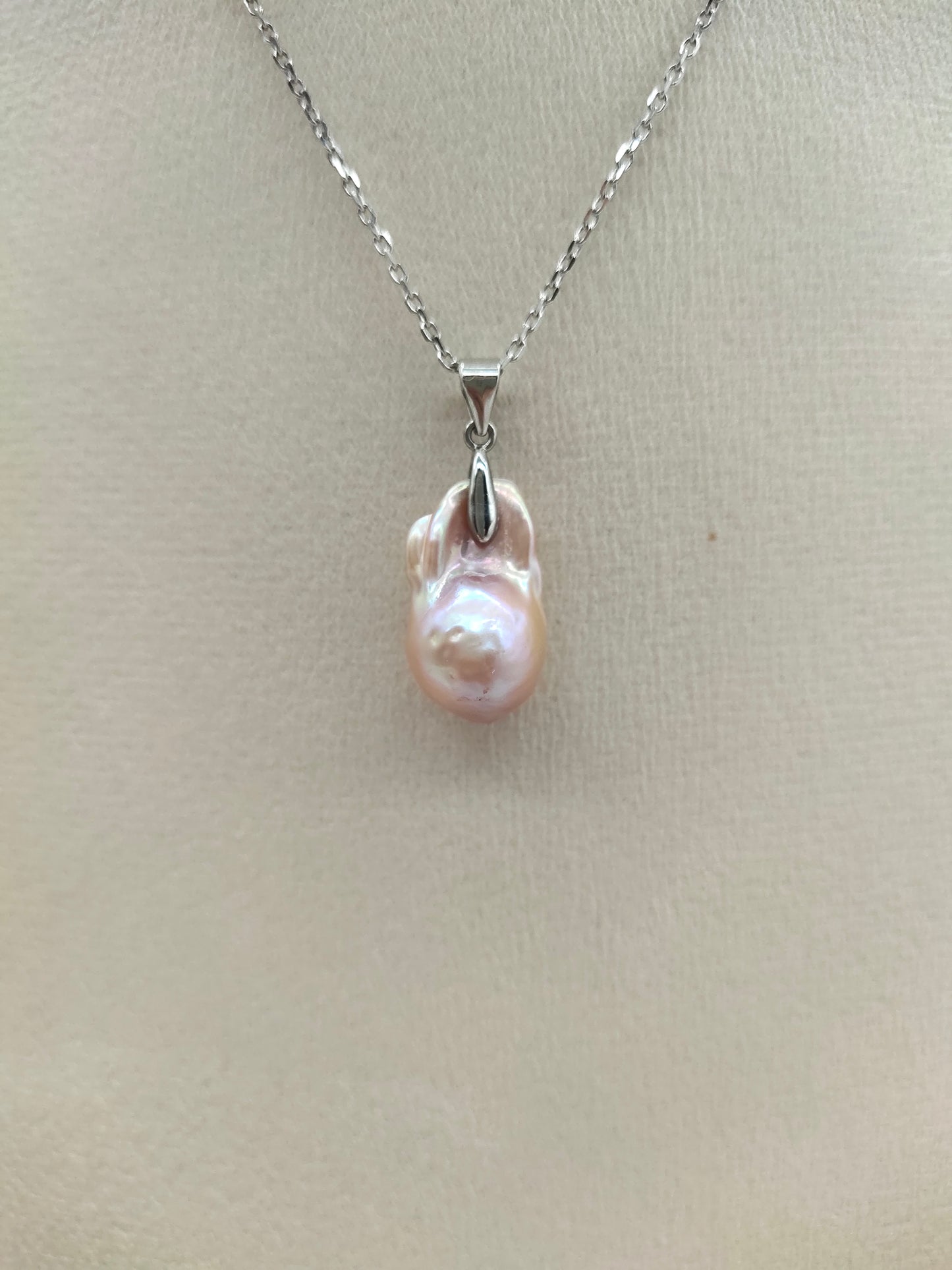 PEACH COLOUR BAROQUE PEARL PENDANT