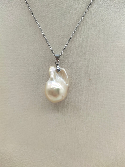 CHAMPAGNE BAROQUE PEARL PENDANT