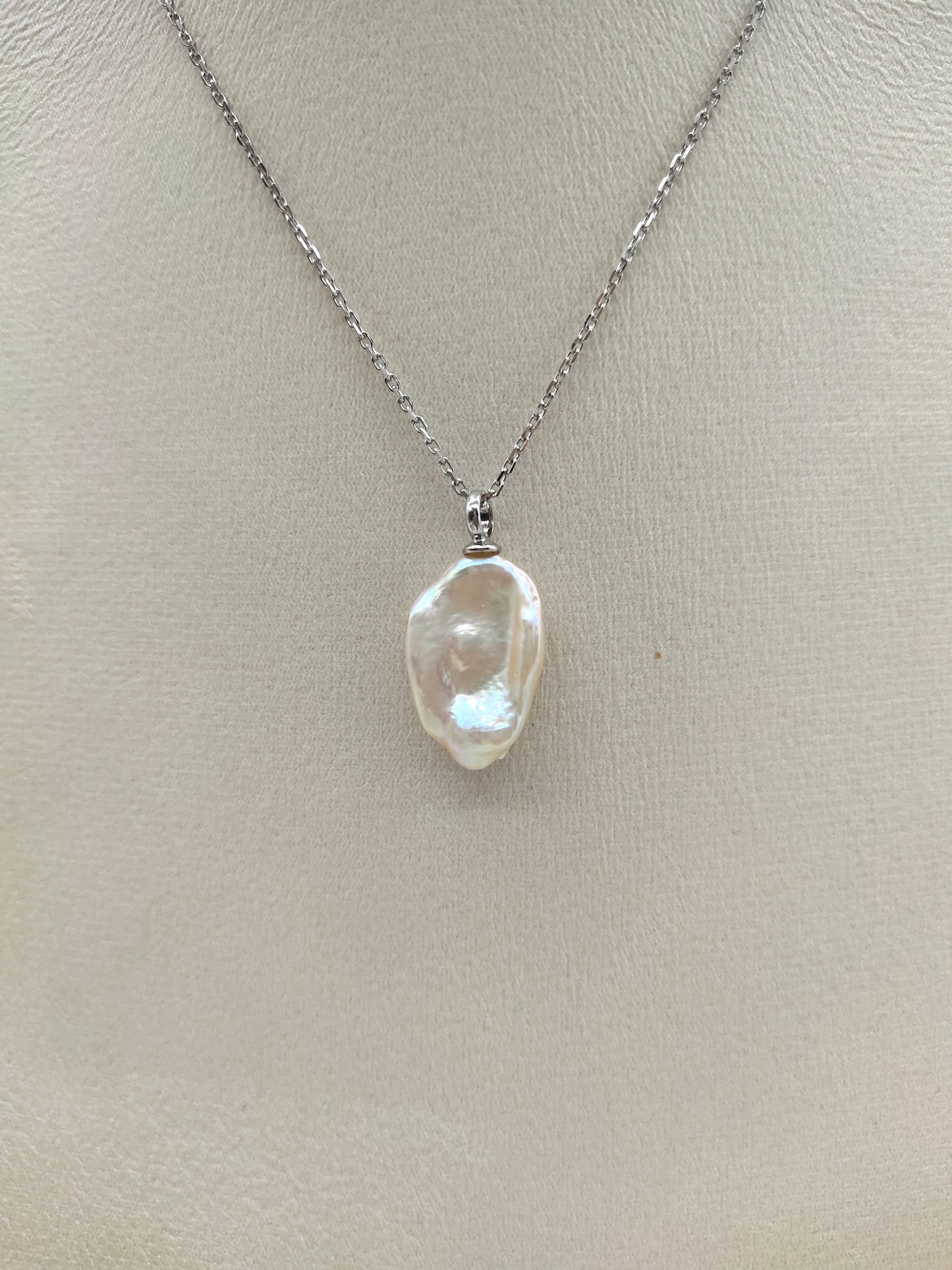 CHAMPAGNE KESHI PEARL PENDANT