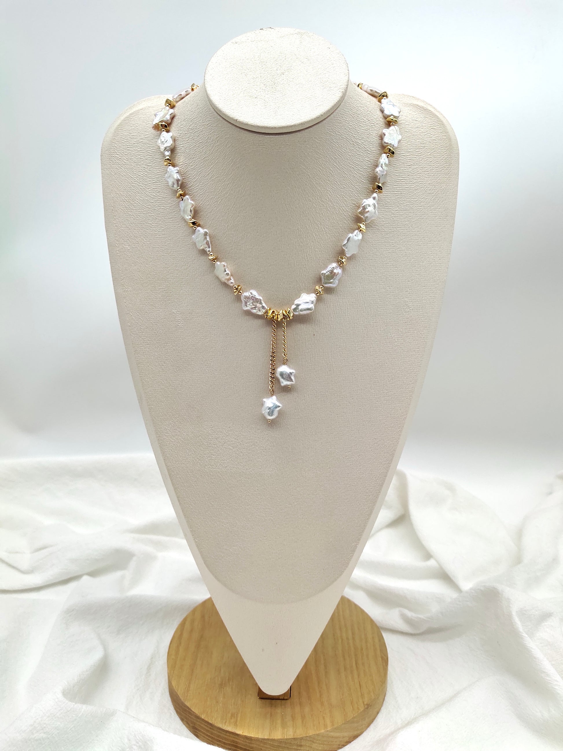 STAR SHAPE PEARL WITH GOLD BEADS NECKLACE