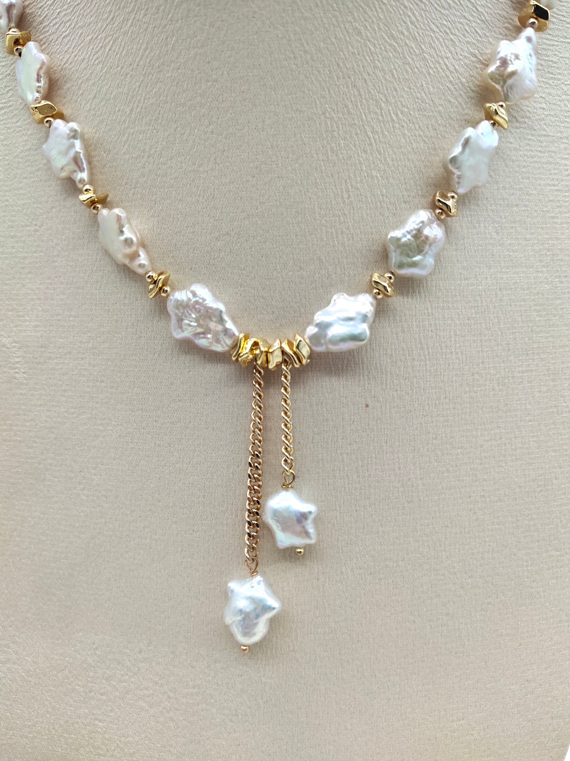 STAR SHAPE PEARL WITH GOLD BEADS NECKLACE