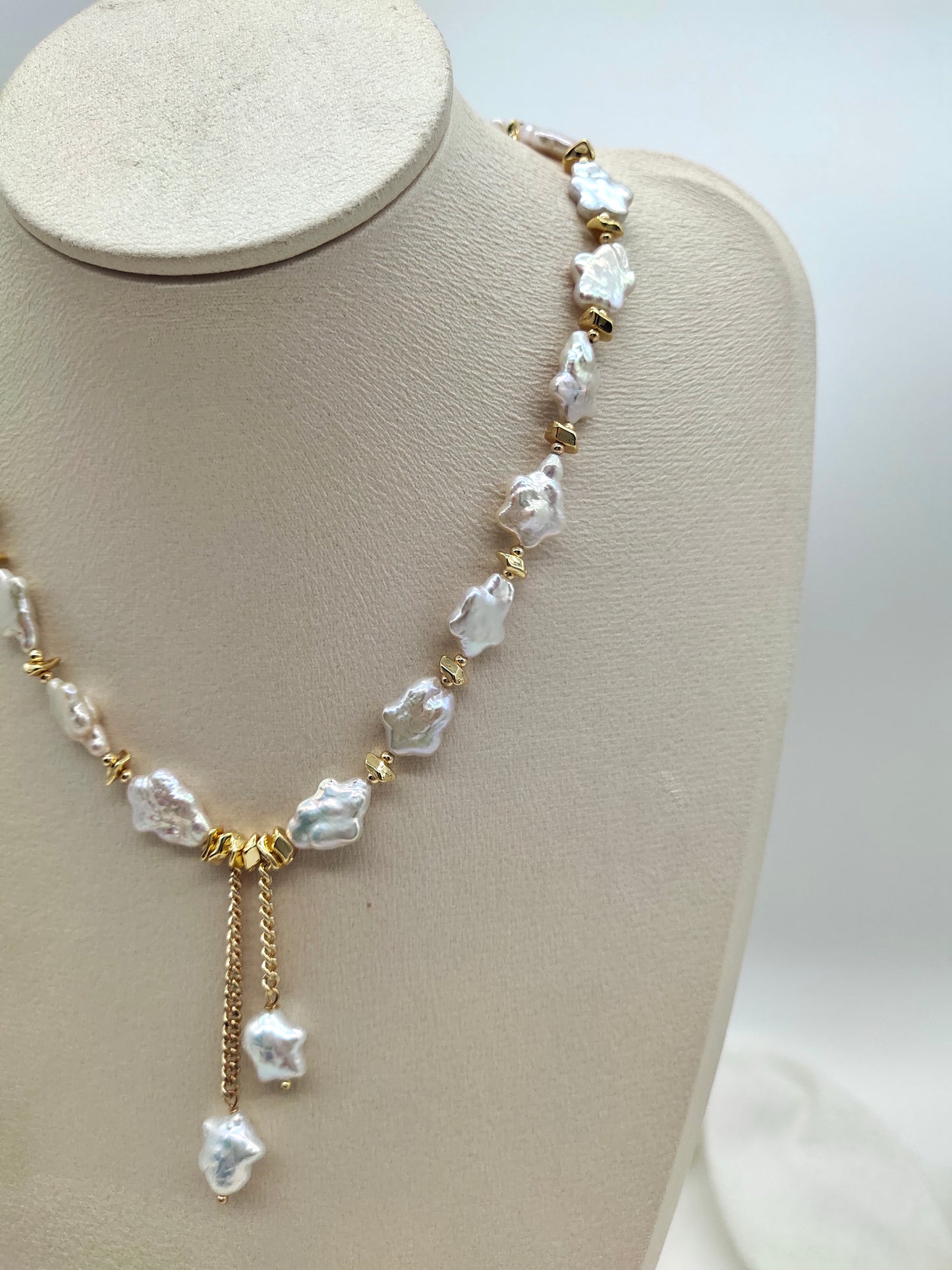 STAR SHAPE PEARL WITH GOLD BEADS NECKLACE