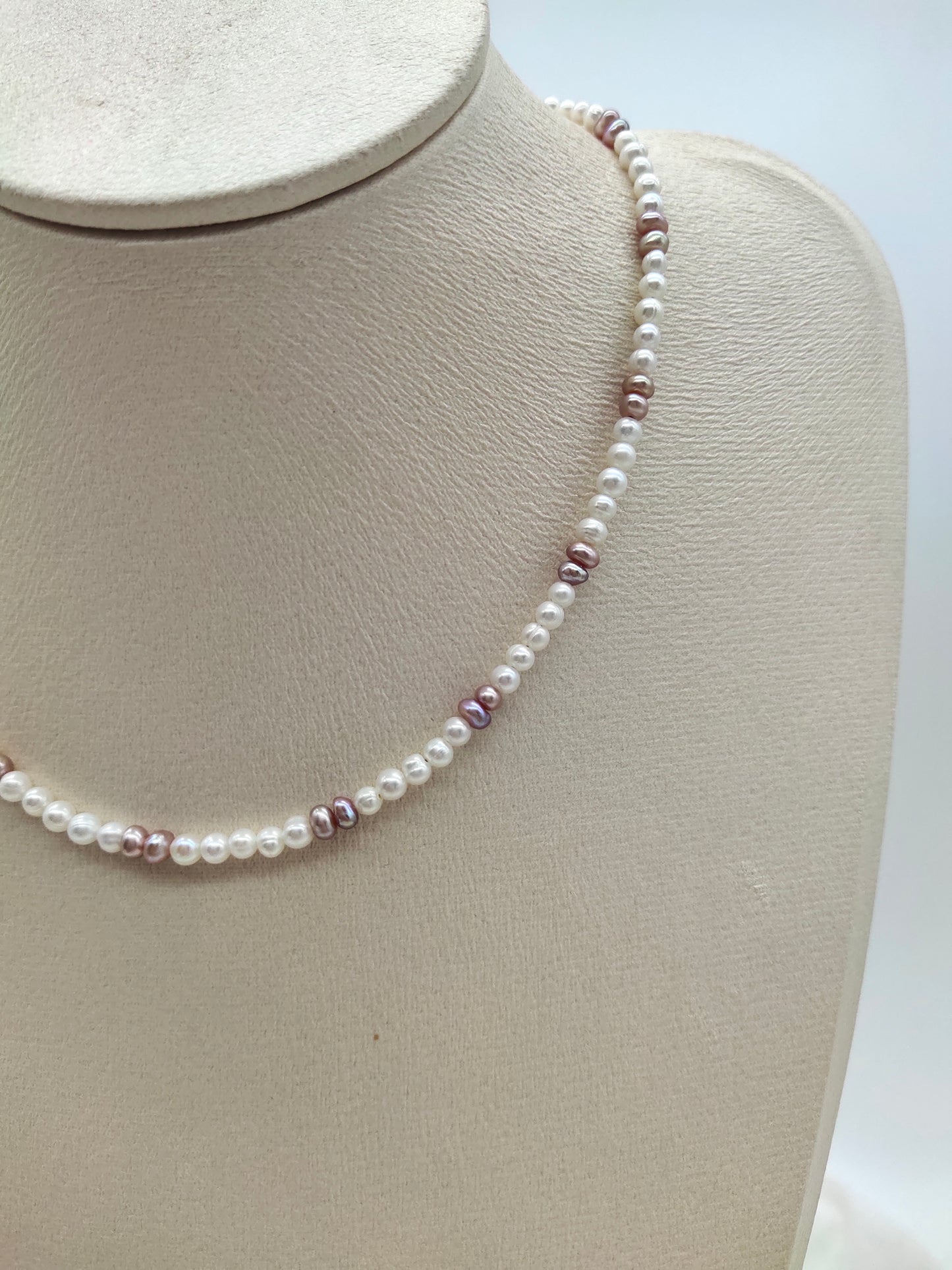 BABY PEARL NECKLACE WITH PINK PEARLS