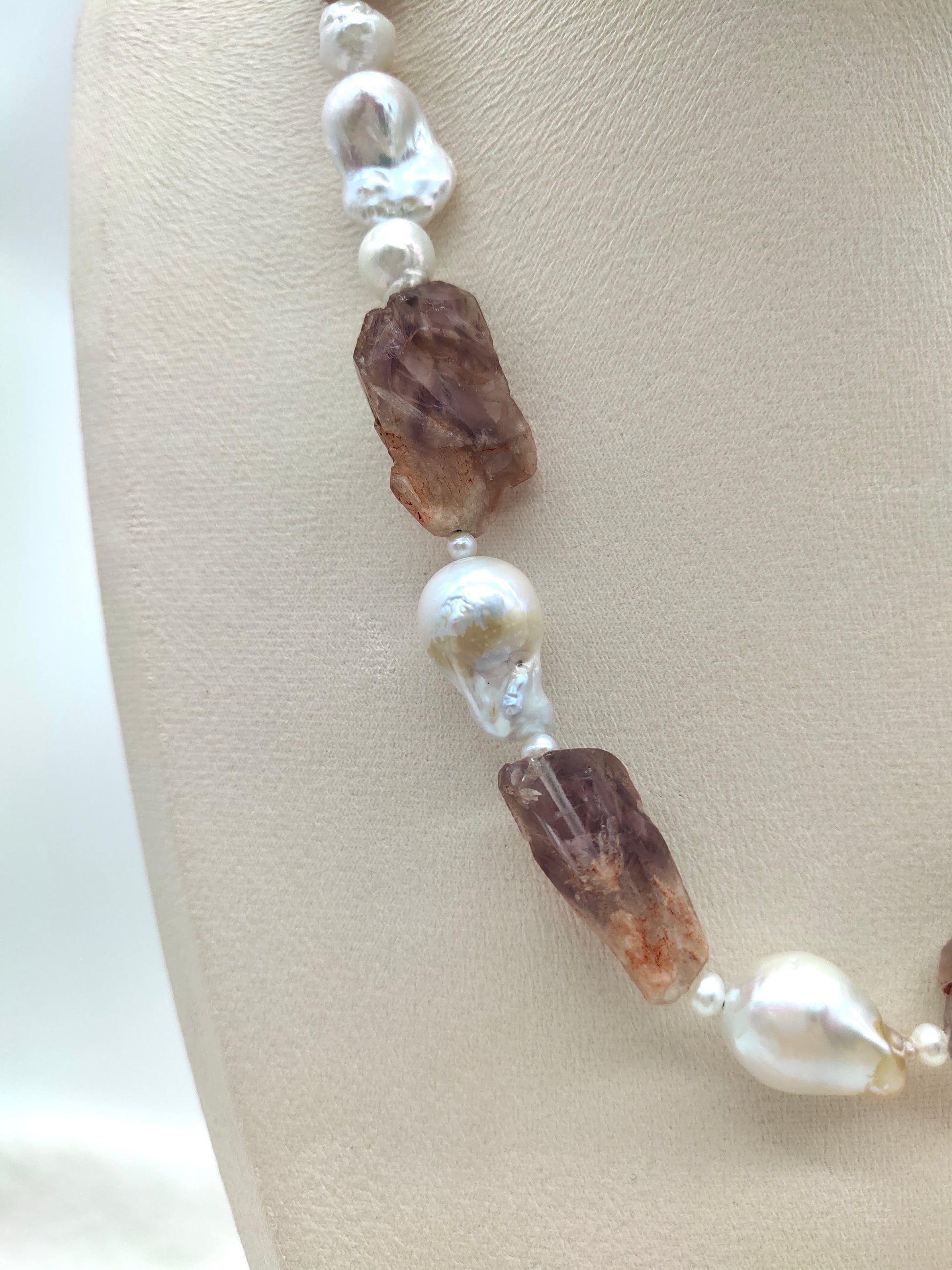 AMETHYST ROUGH STONE BAROQUE PEARL NECKLACE