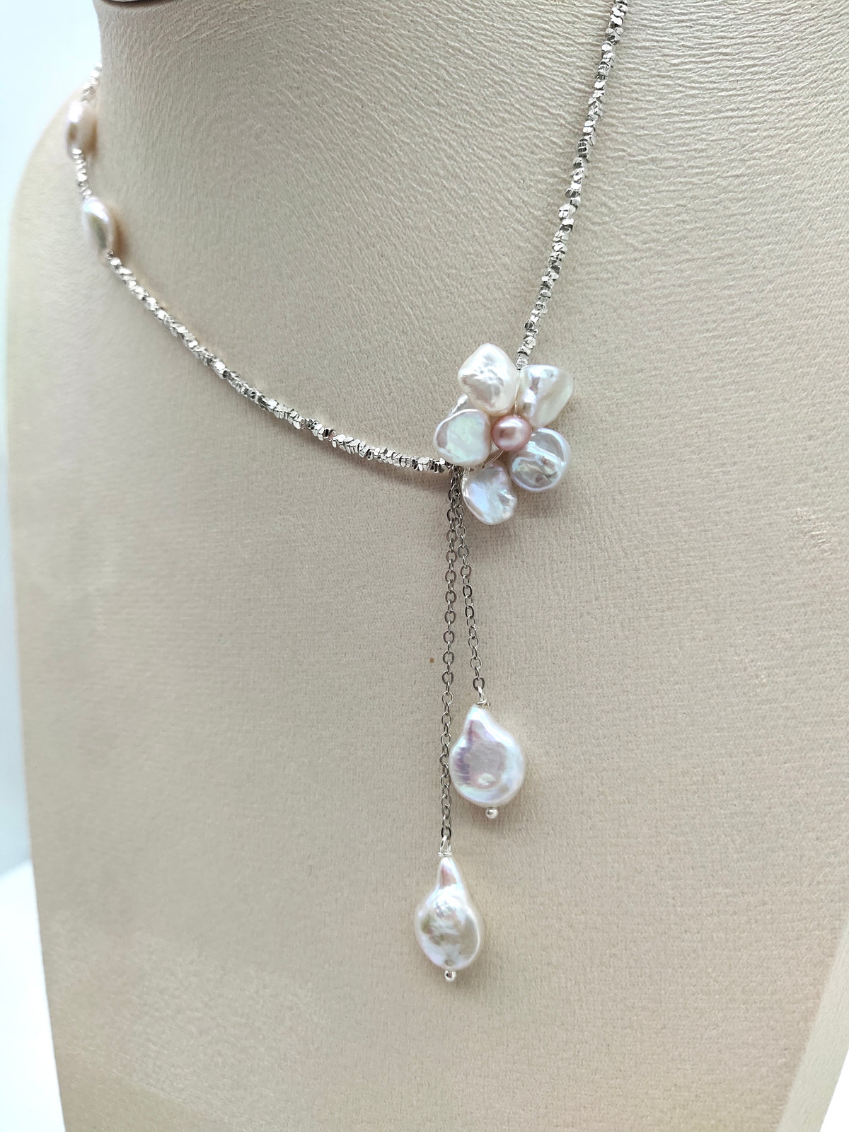 ROMANTIC BLOOM PEARL NECKLACE WITH SILVER BEADS