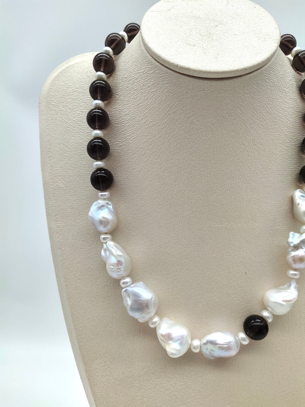 LARGE BAROQUE PEARL WITH SMOKY QUARTZ BEADS NECKLACE