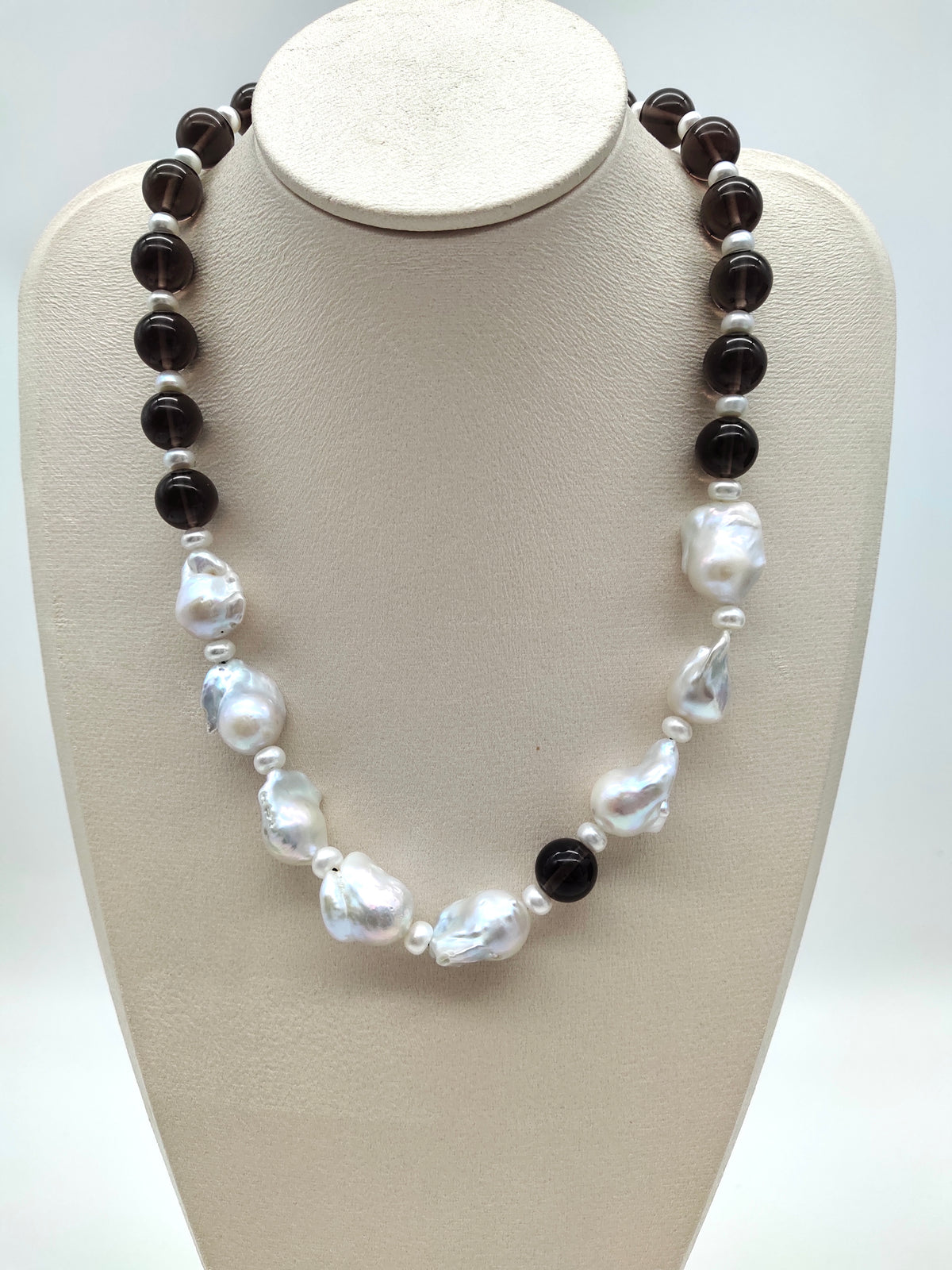 LARGE BAROQUE PEARL WITH SMOKY QUARTZ BEADS NECKLACE