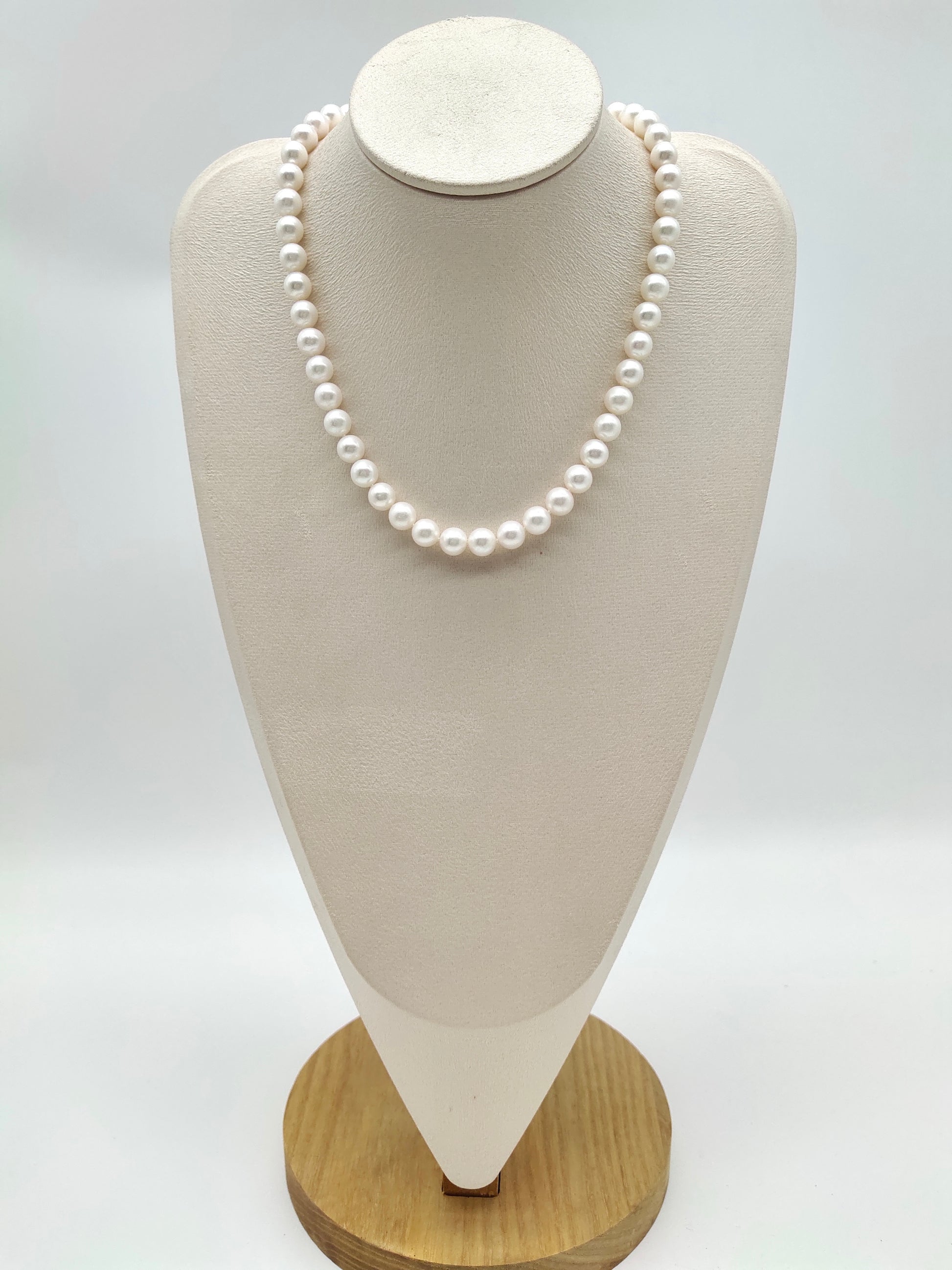 CLASSIC FRESHWATER ROUND PEARL NECKLACE