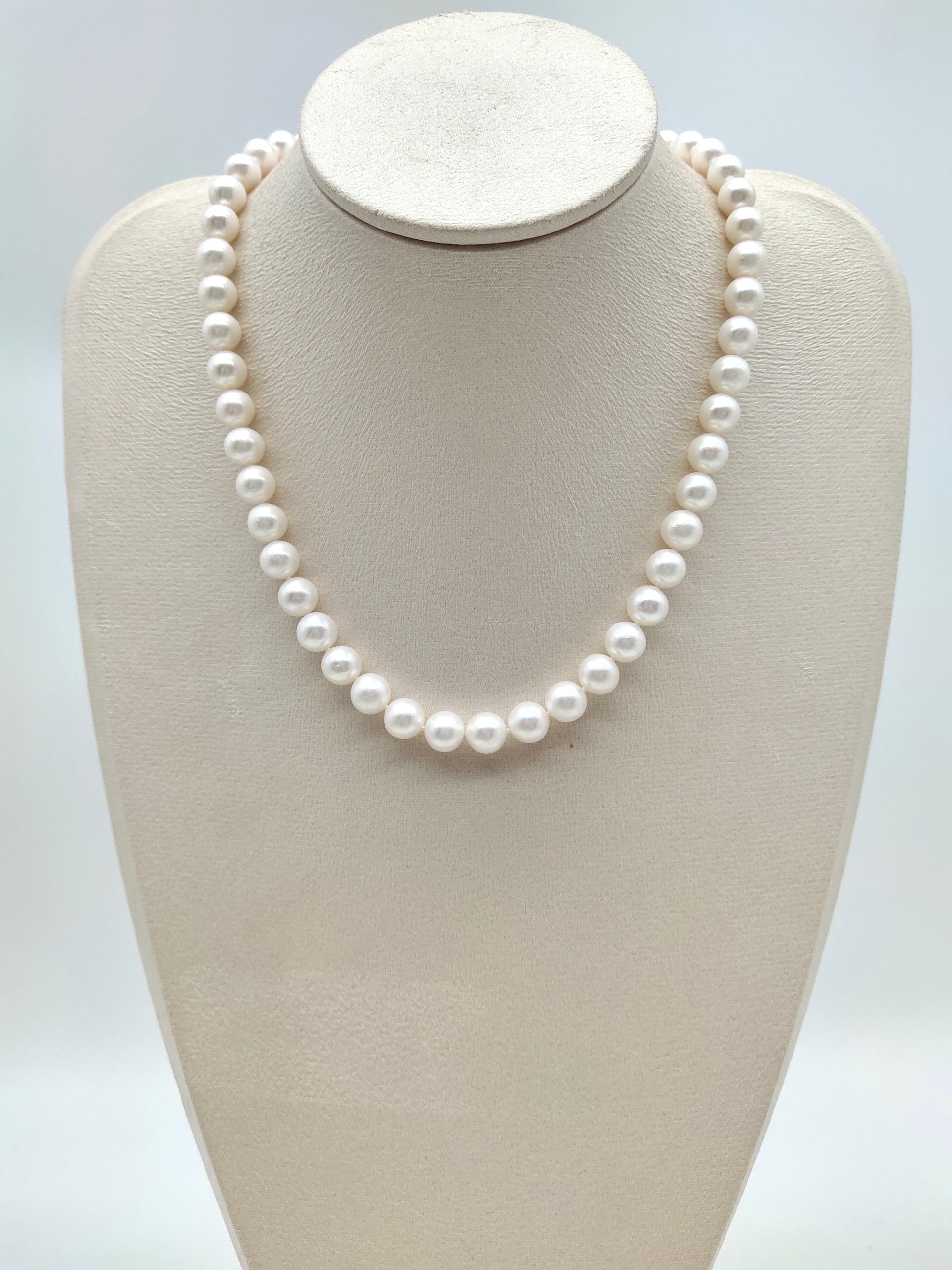 CLASSIC FRESHWATER ROUND PEARL NECKLACE