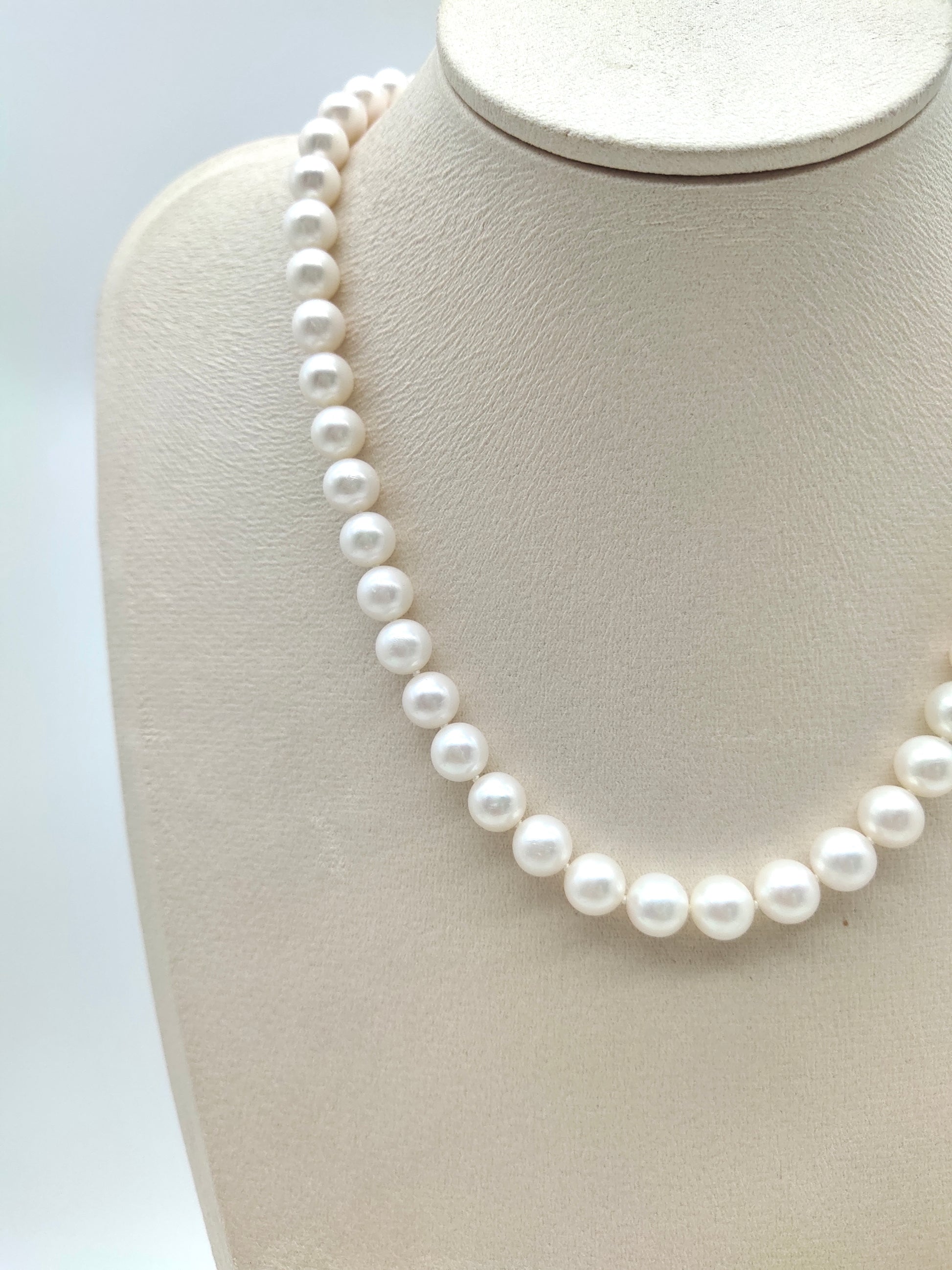 CLASSIC FRESHWATER ROUND PEARL NECKLACE