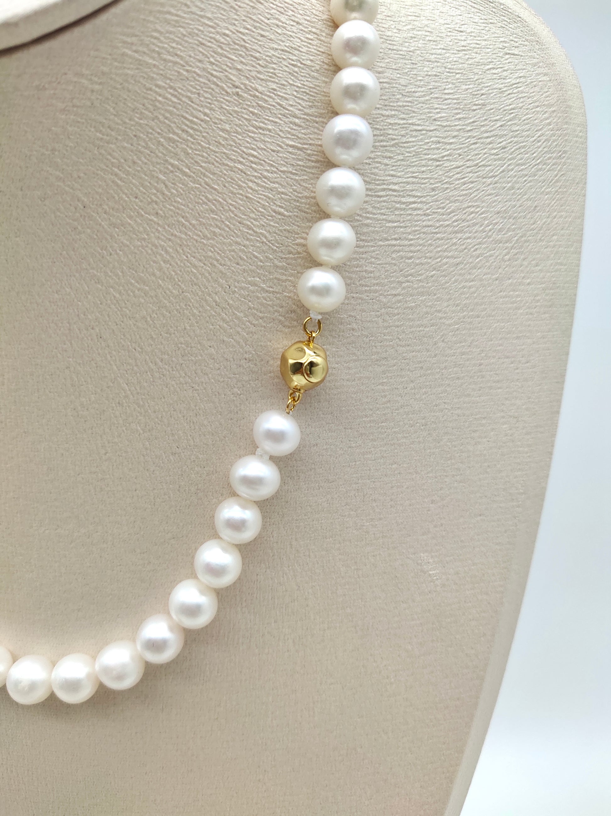 CLASSIC FRESHWATER ROUND PEARL NECKLACE