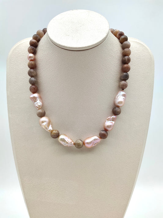 BLACK GOLD SUNSTONE WITH PEACH BAROQUE PEARL NECKLACE