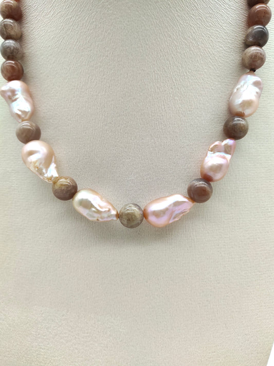 BLACK GOLD SUNSTONE WITH PEACH BAROQUE PEARL NECKLACE