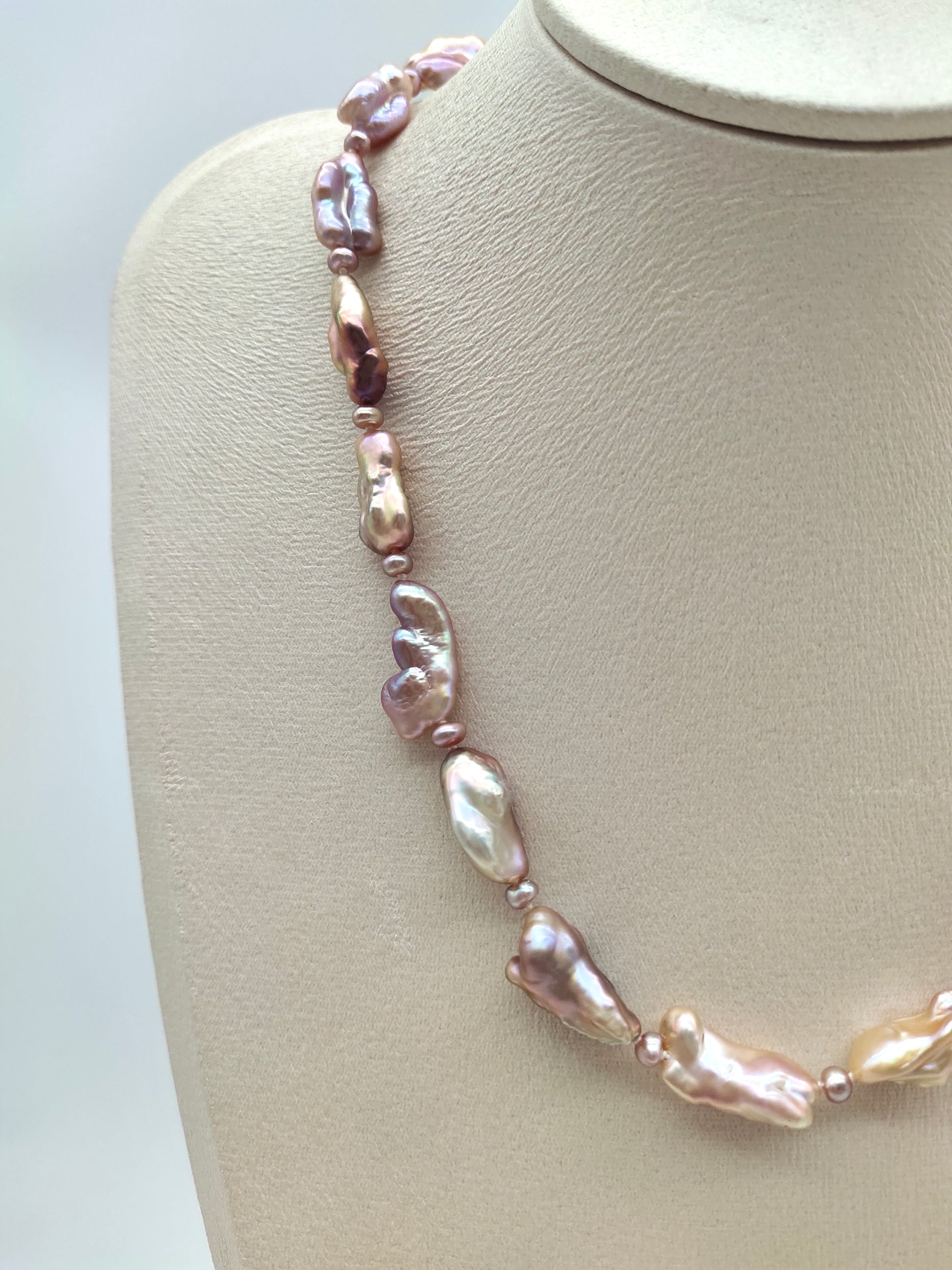  IRIDESCENT FRESHWATER KESHI PEARL NECKLACE