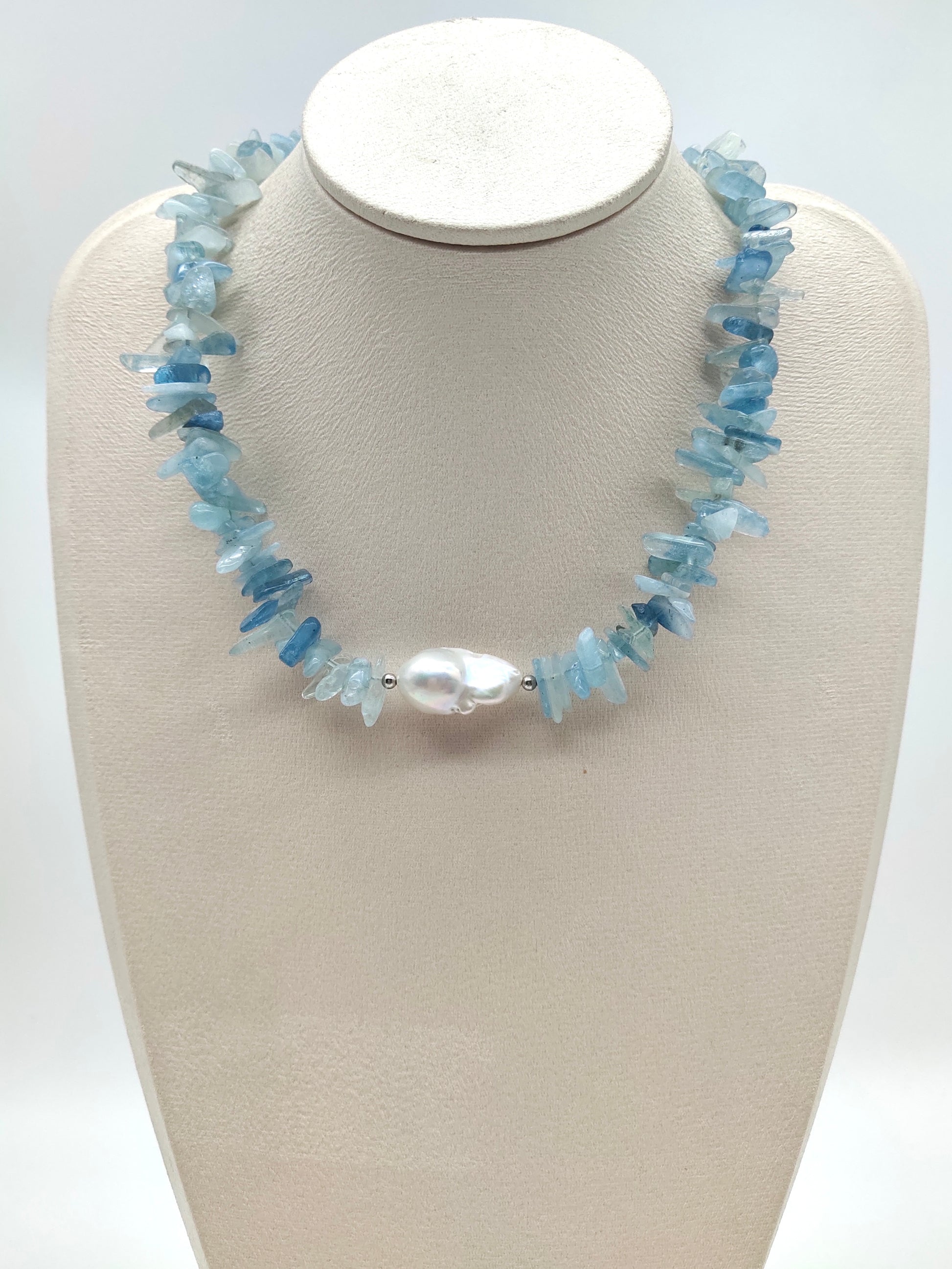 LARGE BAROQUE PEARL WITH AQUAMARINE NECKLACE
