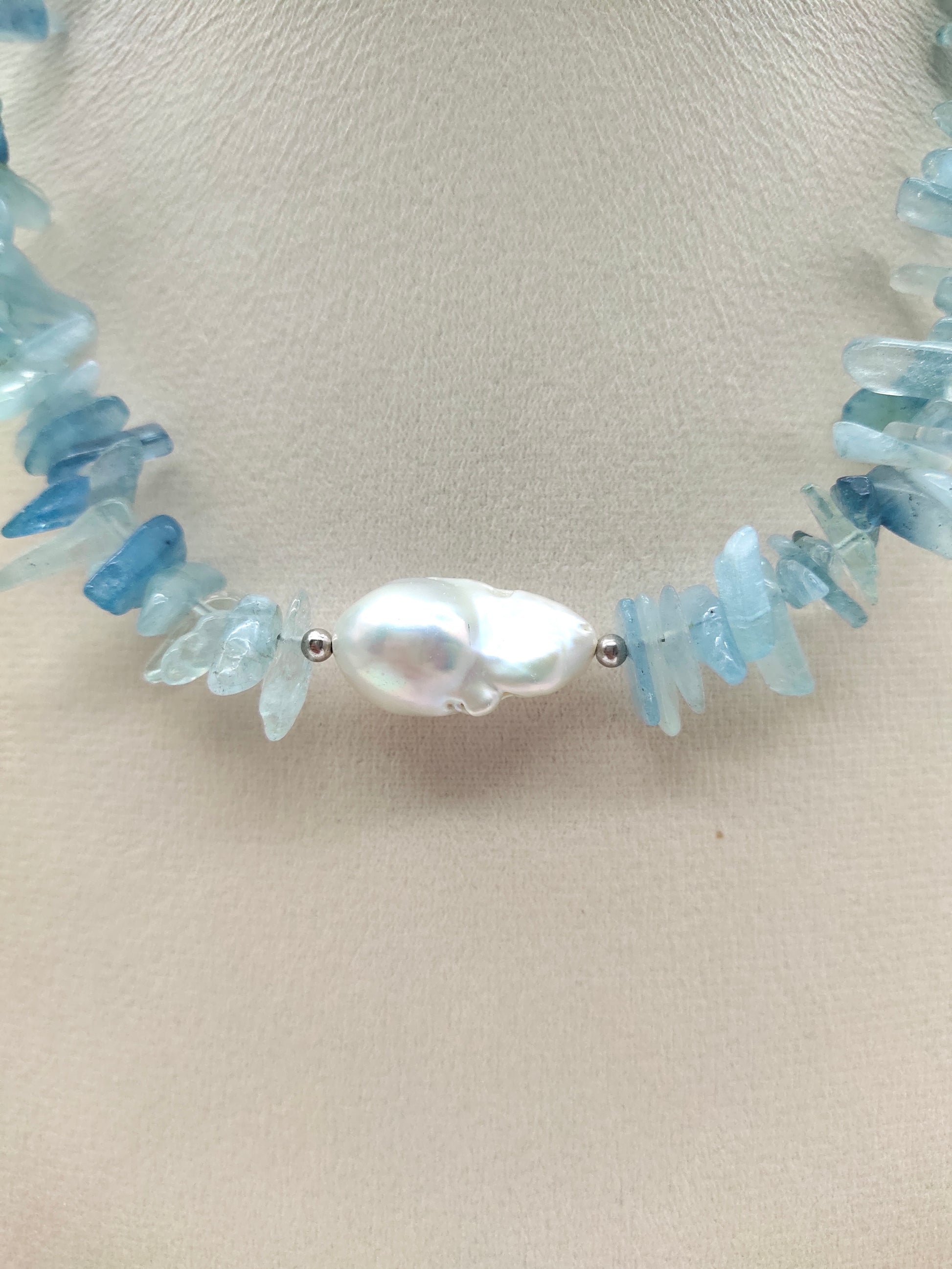 LARGE BAROQUE PEARL WITH AQUAMARINE NECKLACE