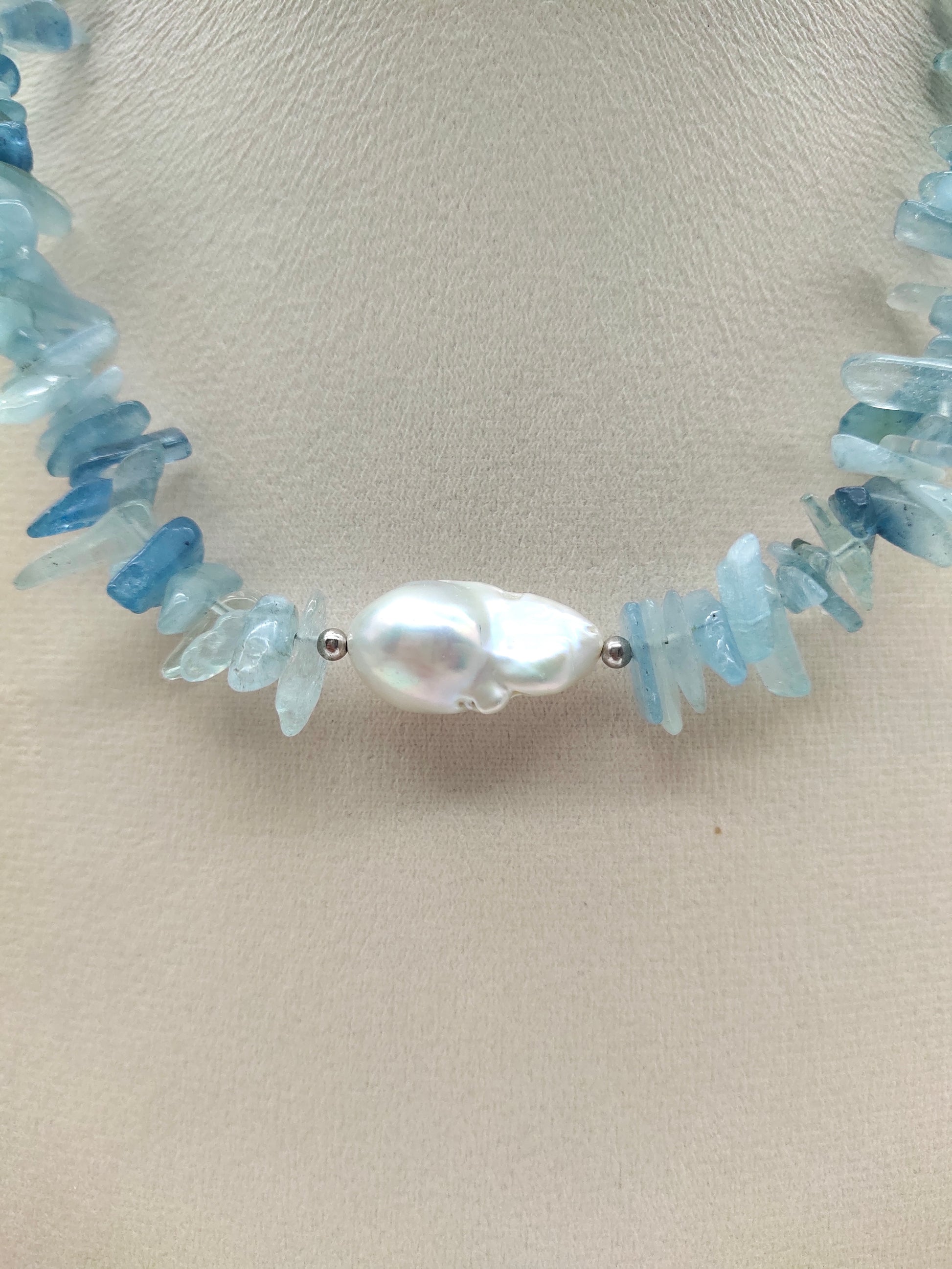 LARGE BAROQUE PEARL WITH AQUAMARINE NECKLACE