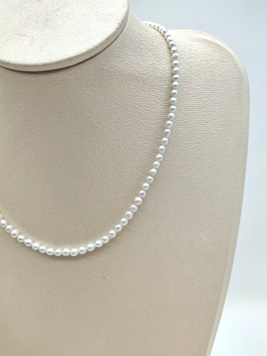 DAINTY PEARL NECKLACE IN STERLING SILVER 