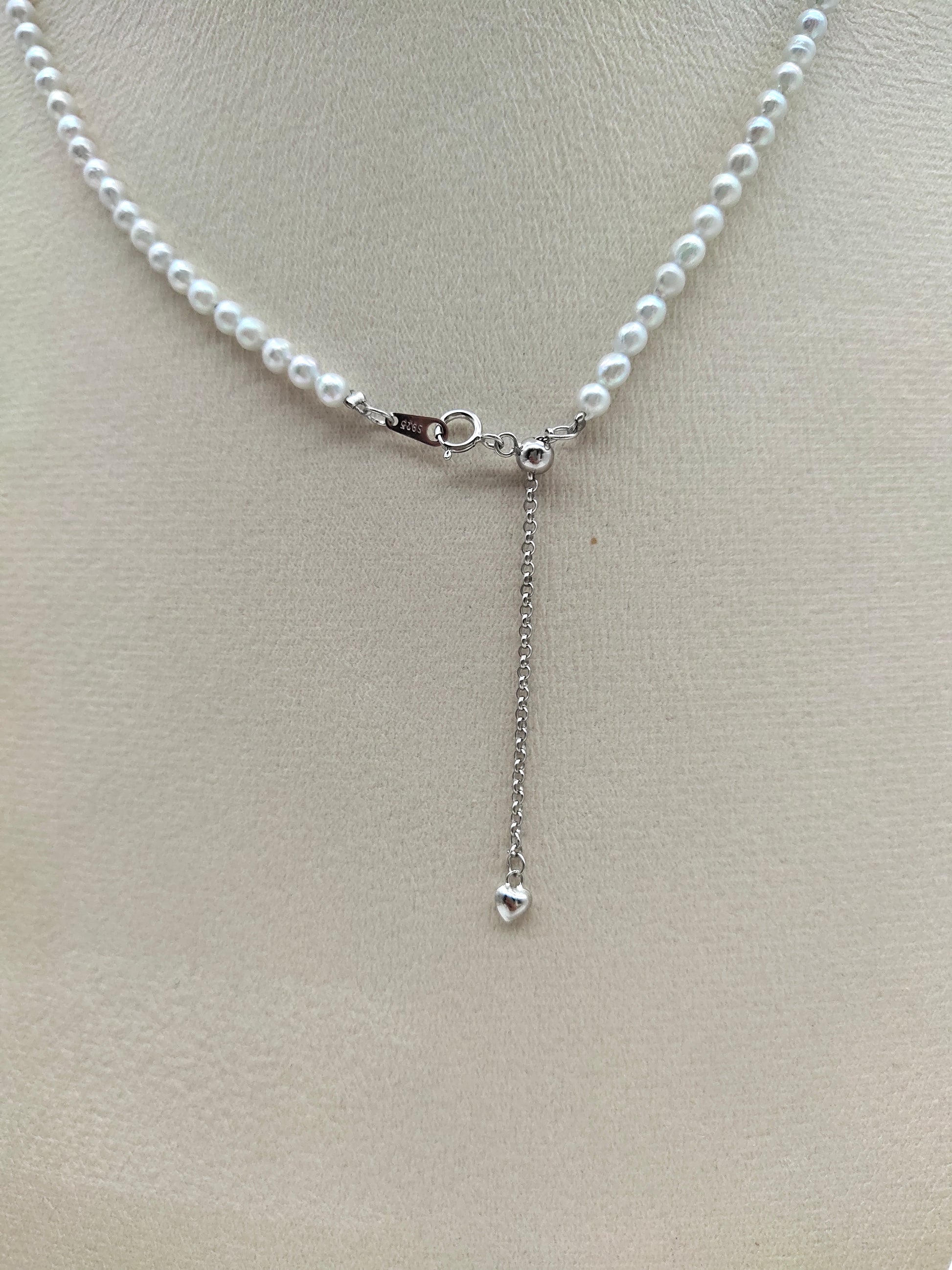 DAINTY PEARL NECKLACE IN STERLING SILVER 