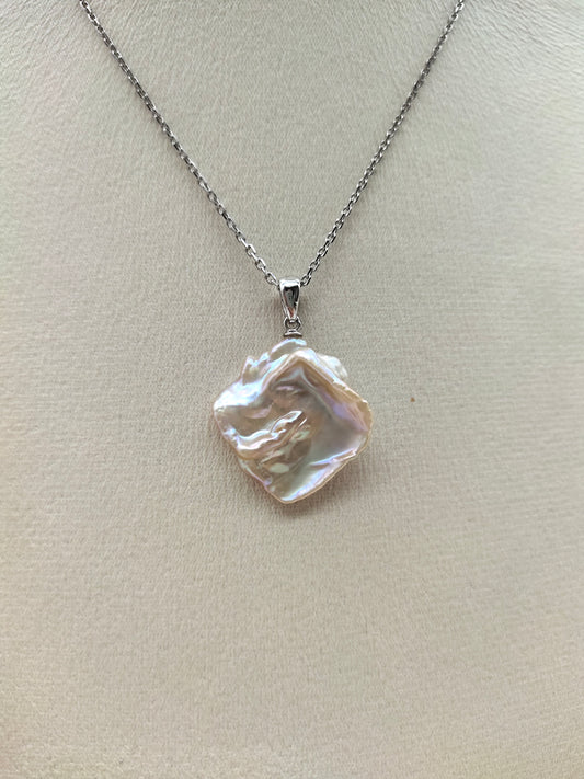 THE IRIDESCENT KESHI PEARL PENDANT