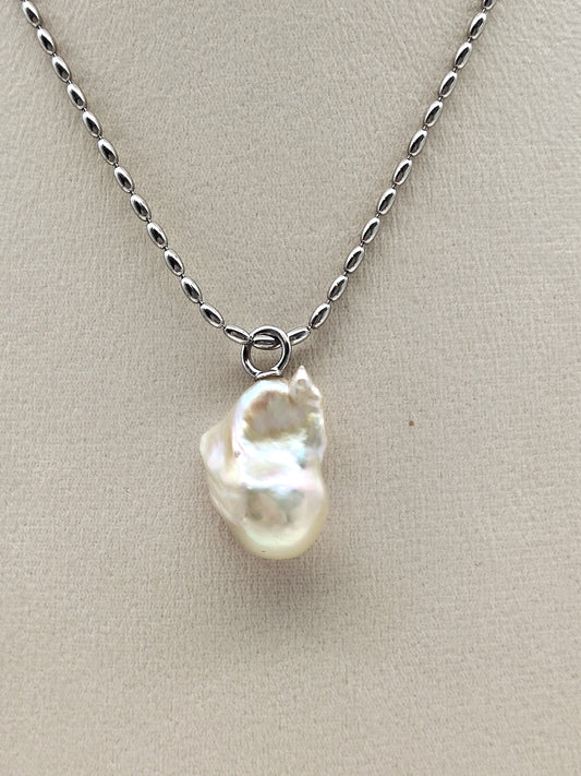 CHAMPAGNE BAROQUE PEARL EARRINGS