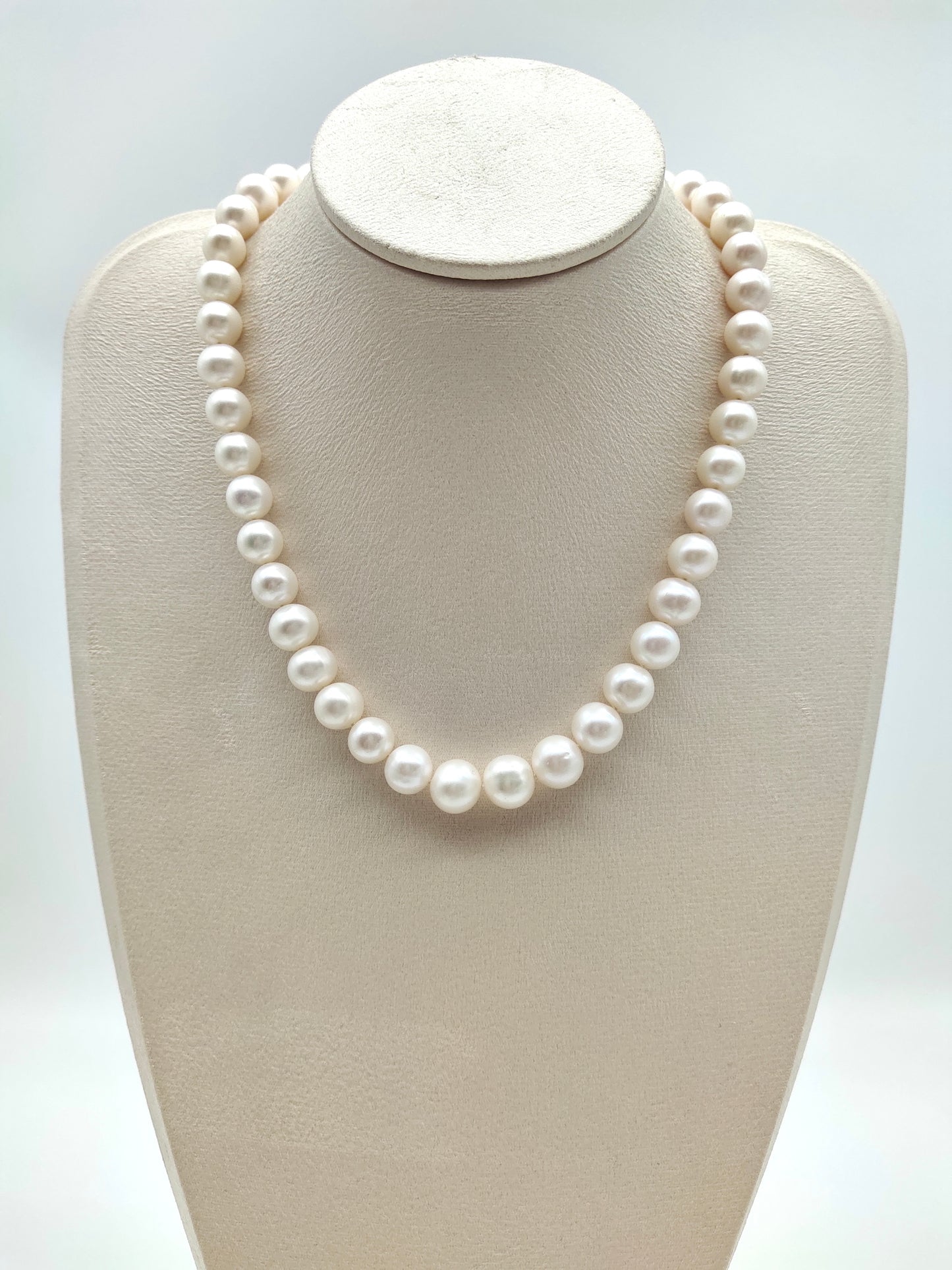 CLASSIC FRESHWATER ROUND PEARL NECKLACE