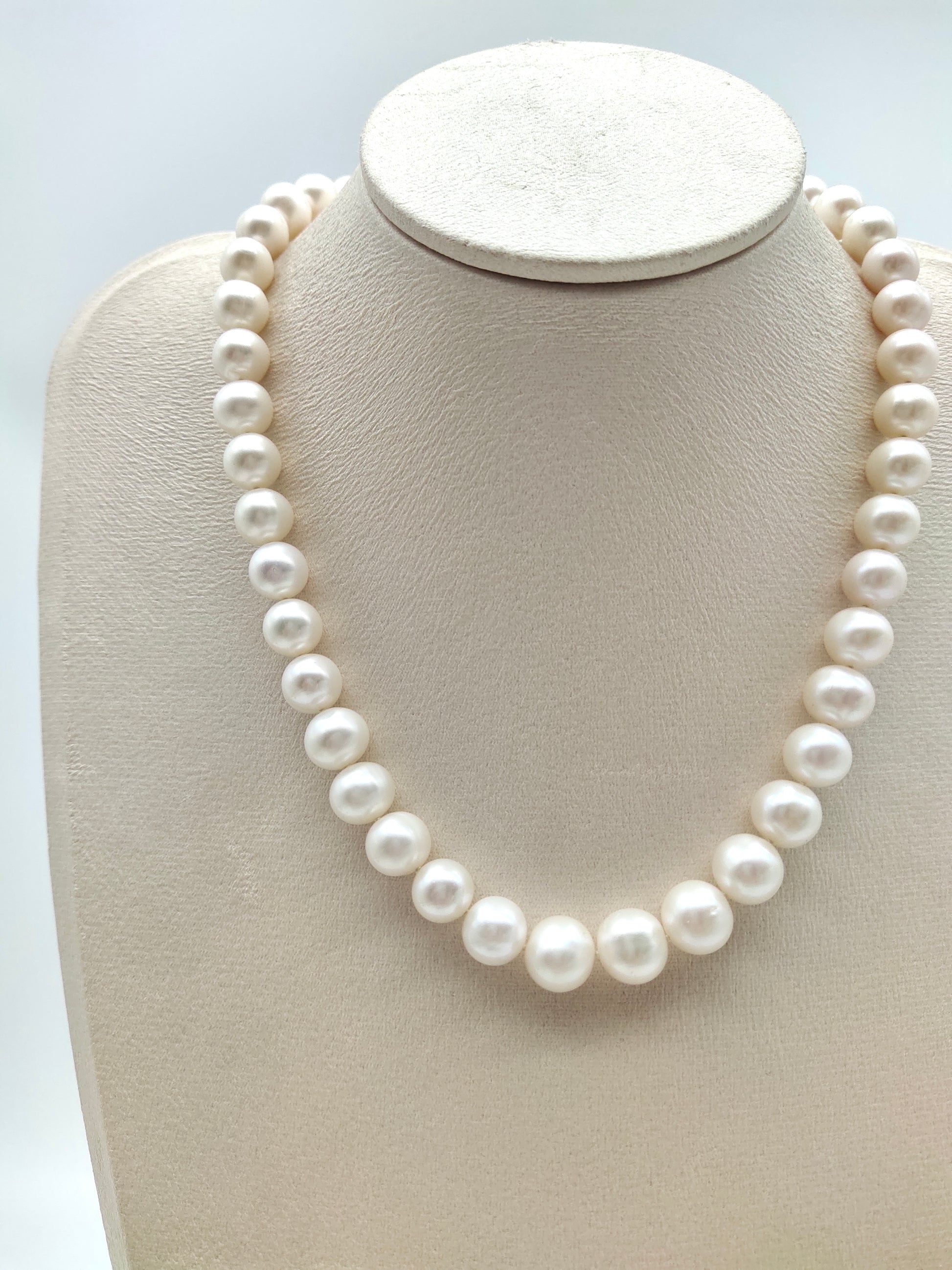 CLASSIC FRESHWATER ROUND PEARL NECKLACE
