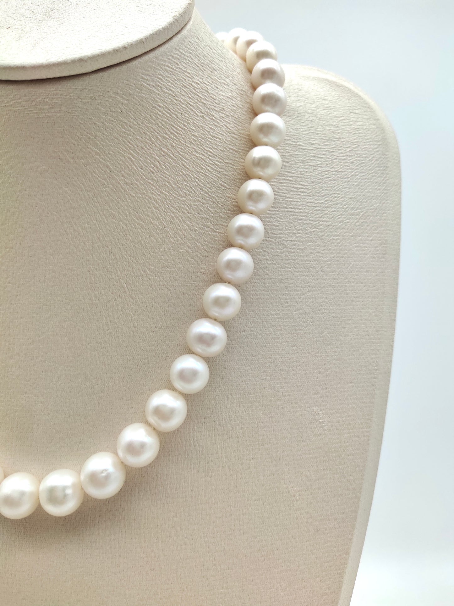 CLASSIC FRESHWATER ROUND PEARL NECKLACE