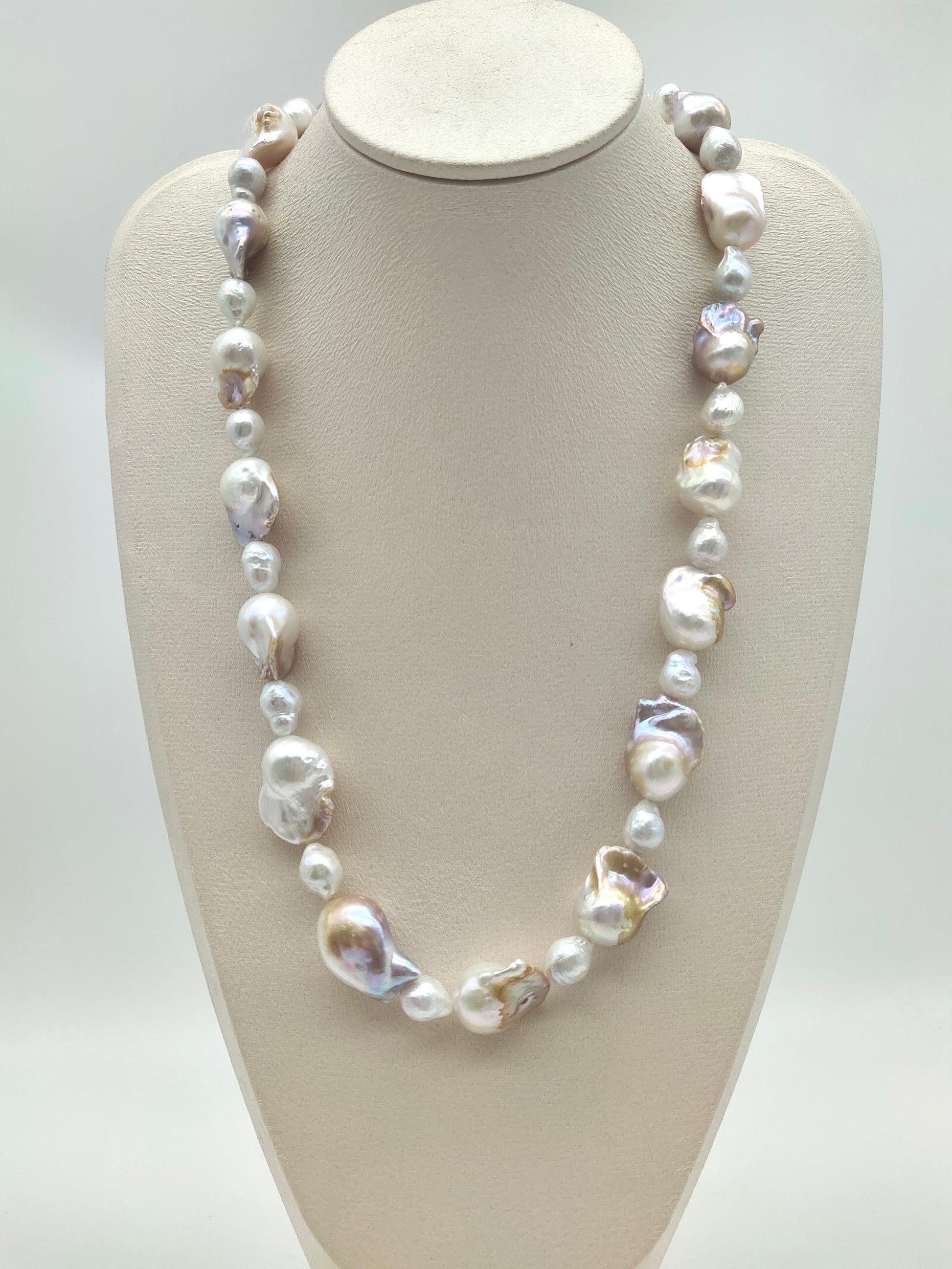 UNIQUE COLOUR LARGE BAROQUE PEARL NECKLACE