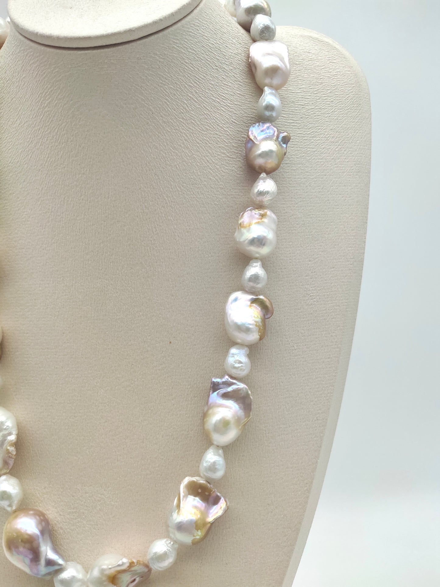 UNIQUE COLOUR LARGE BAROQUE PEARL NECKLACE
