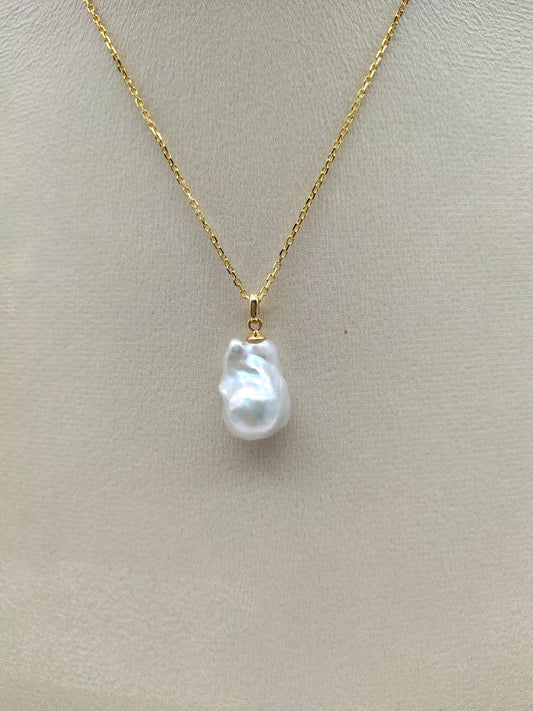 WHITE BAROQUE PEARL PENDANT