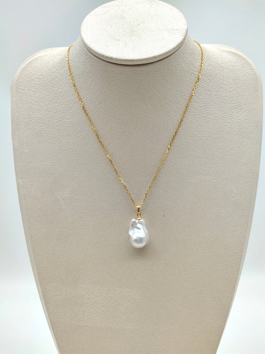 WHITE BAROQUE PEARL PENDANT