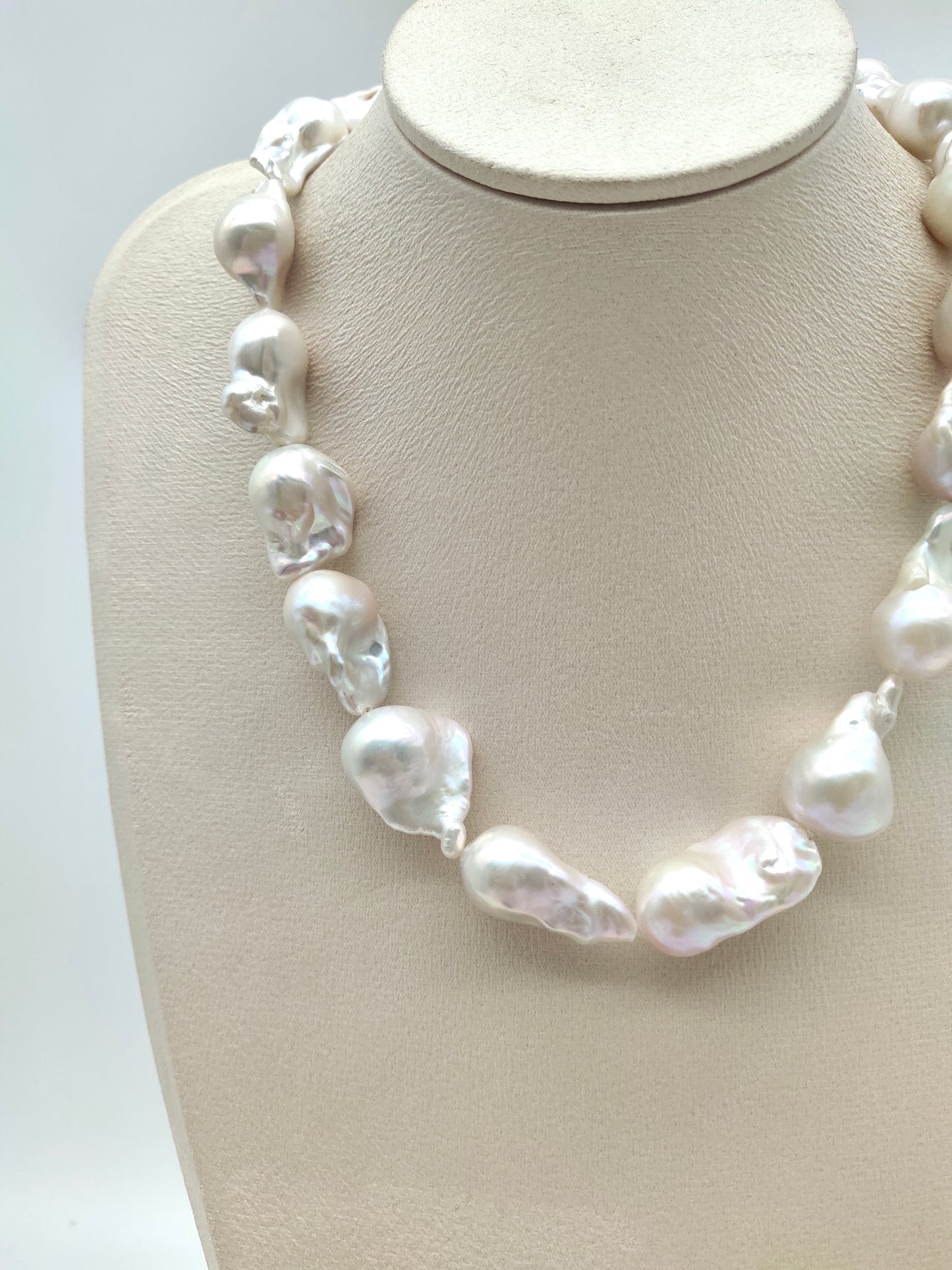 LARGE BAROQUE PEARL NECKLACE