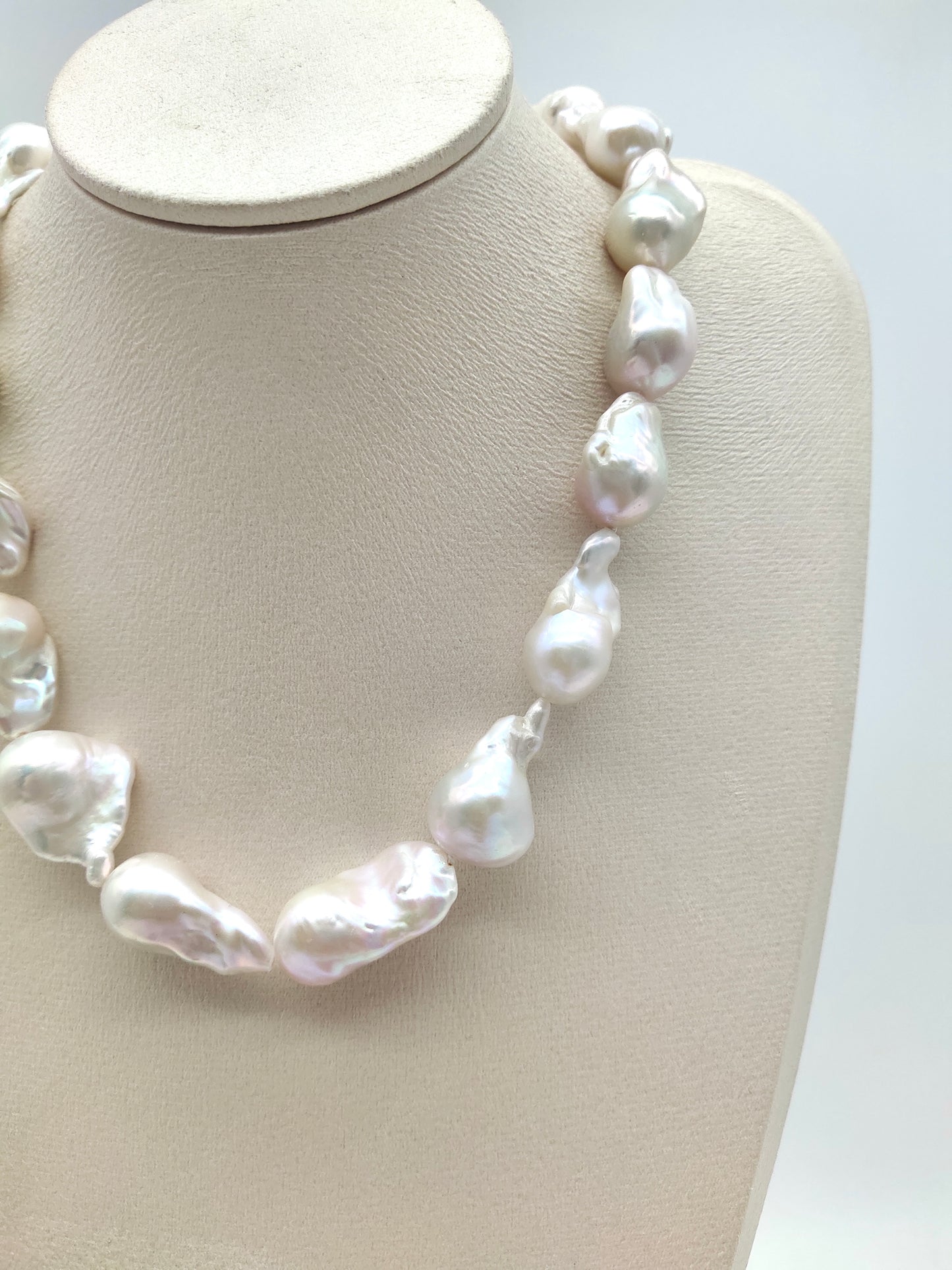 LARGE BAROQUE PEARL NECKLACE
