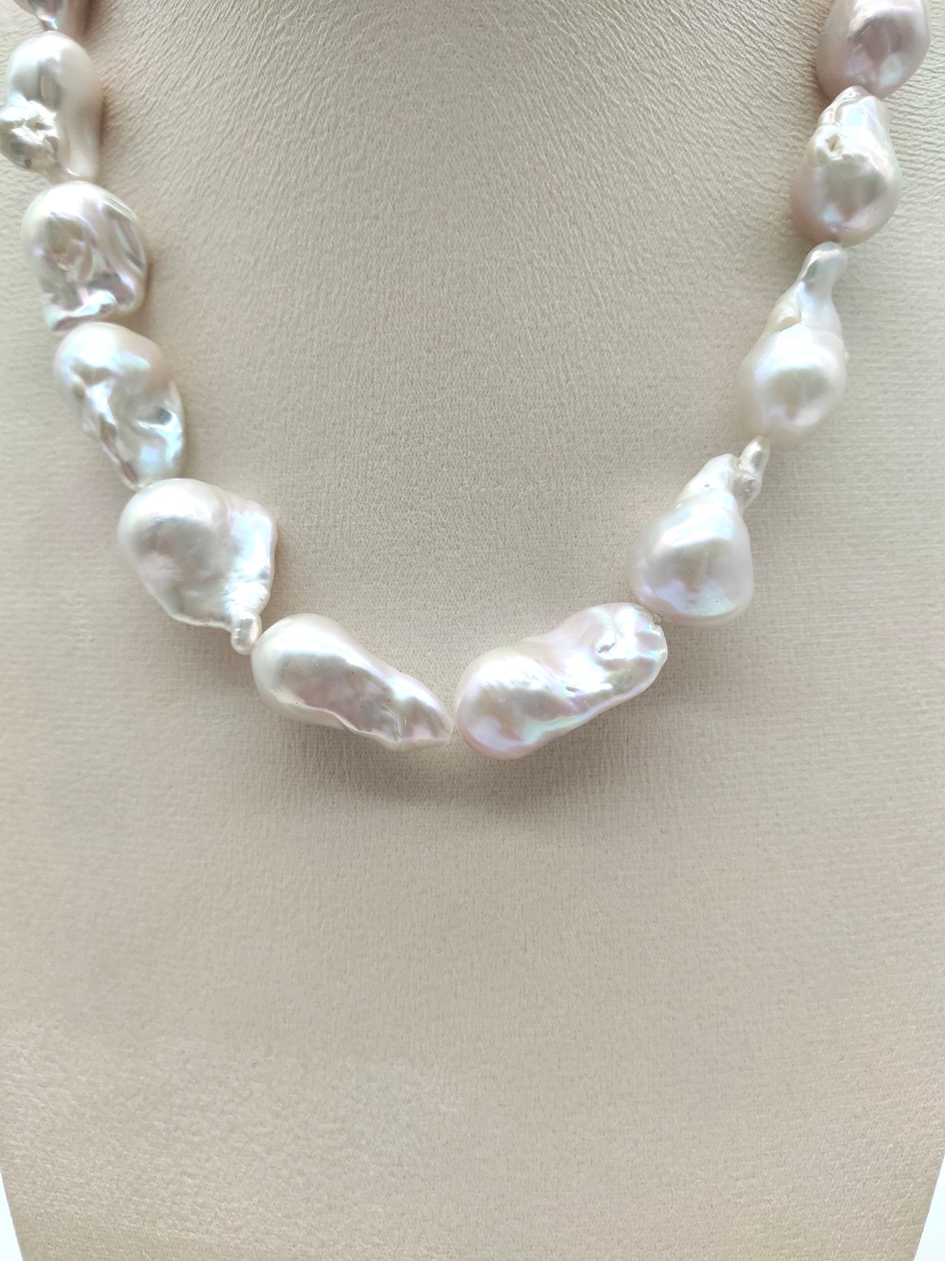 LARGE BAROQUE PEARL NECKLACE