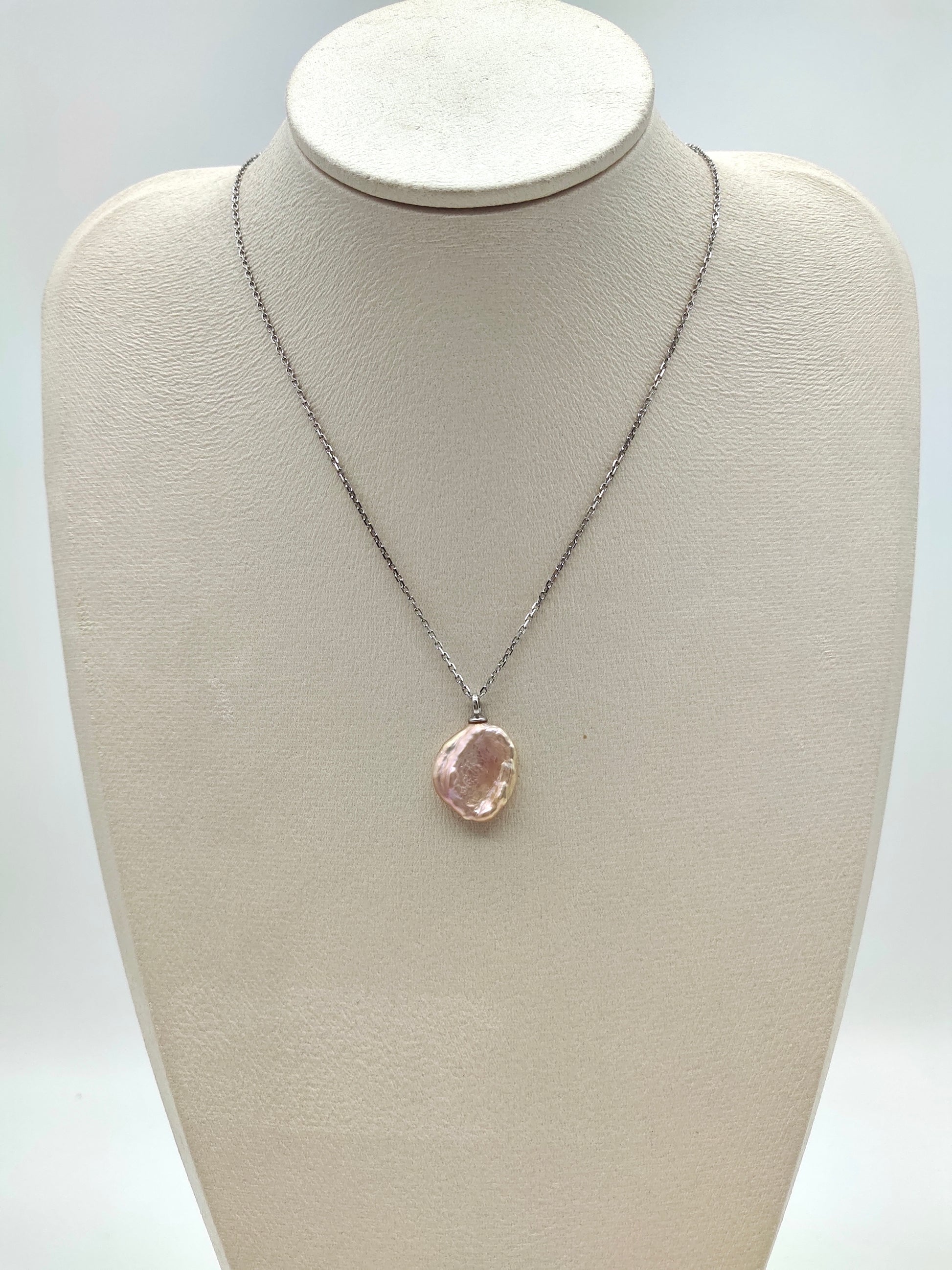 IRIDESCENT KESHI PEARL PENDANT