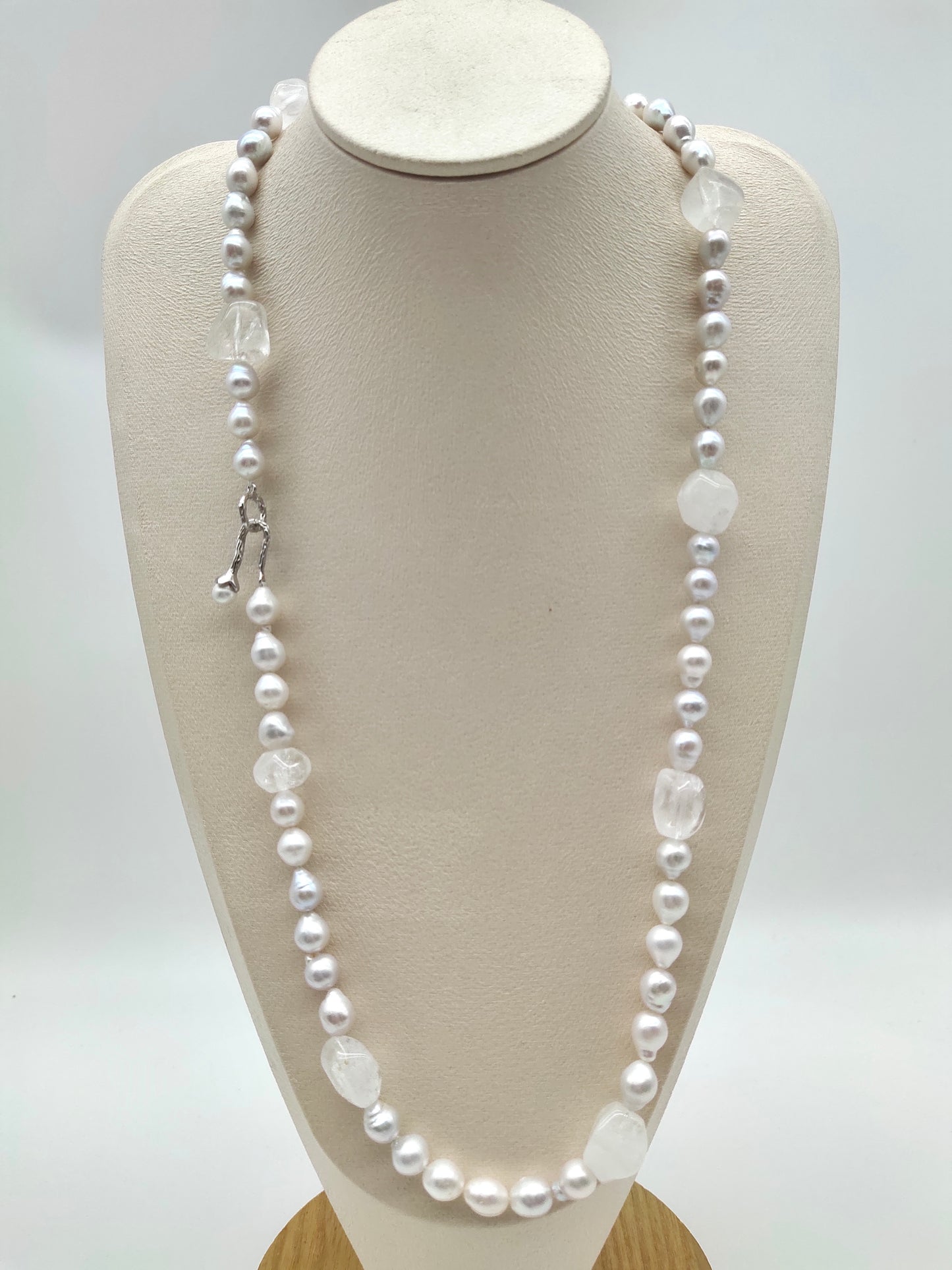 FRESHWATER  PEARL WITH WHITE CRYSTAL QUARTZ NECKLACE