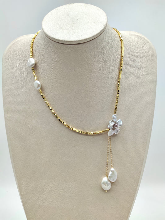 ROMANTIC BLOOM PEARL NECKLACE WITH GOLD BEADS