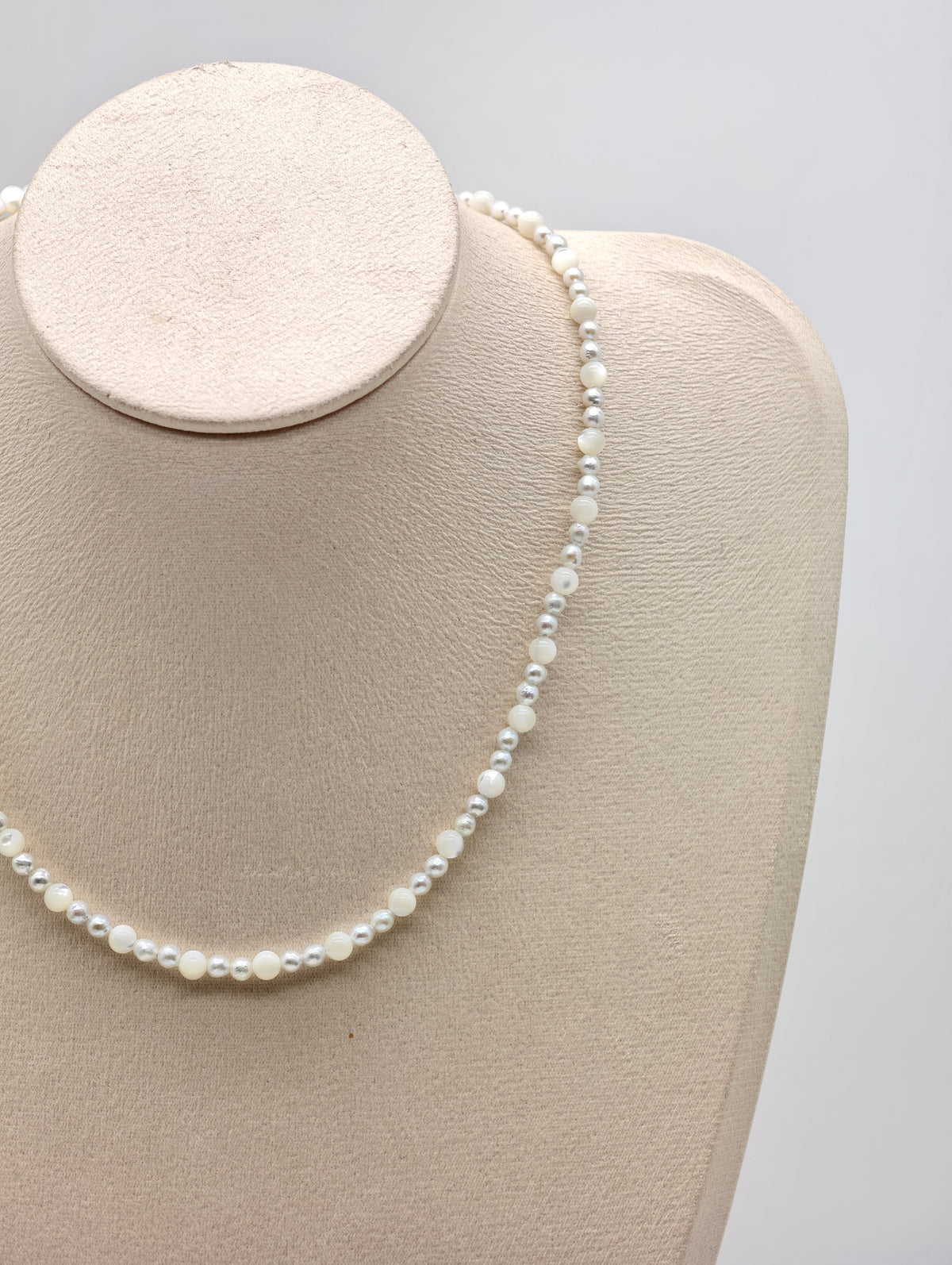 FRESHWATER PEARL WITH MOTHER OF PEARL NECKLACE