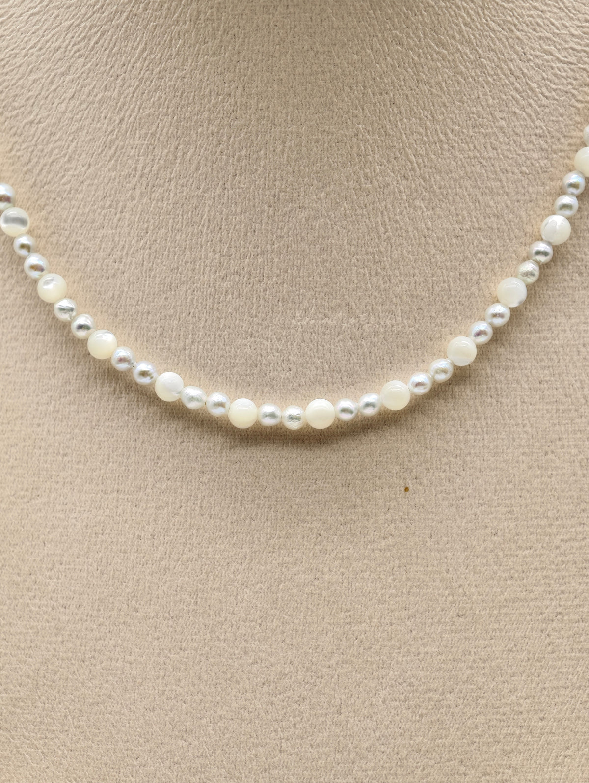 FRESHWATER PEARL WITH MOTHER OF PEARL NECKLACE