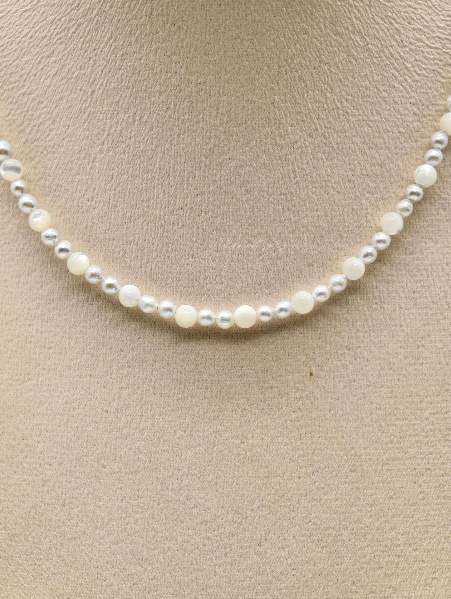 FRESHWATER PEARL WITH MOTHER OF PEARL NECKLACE