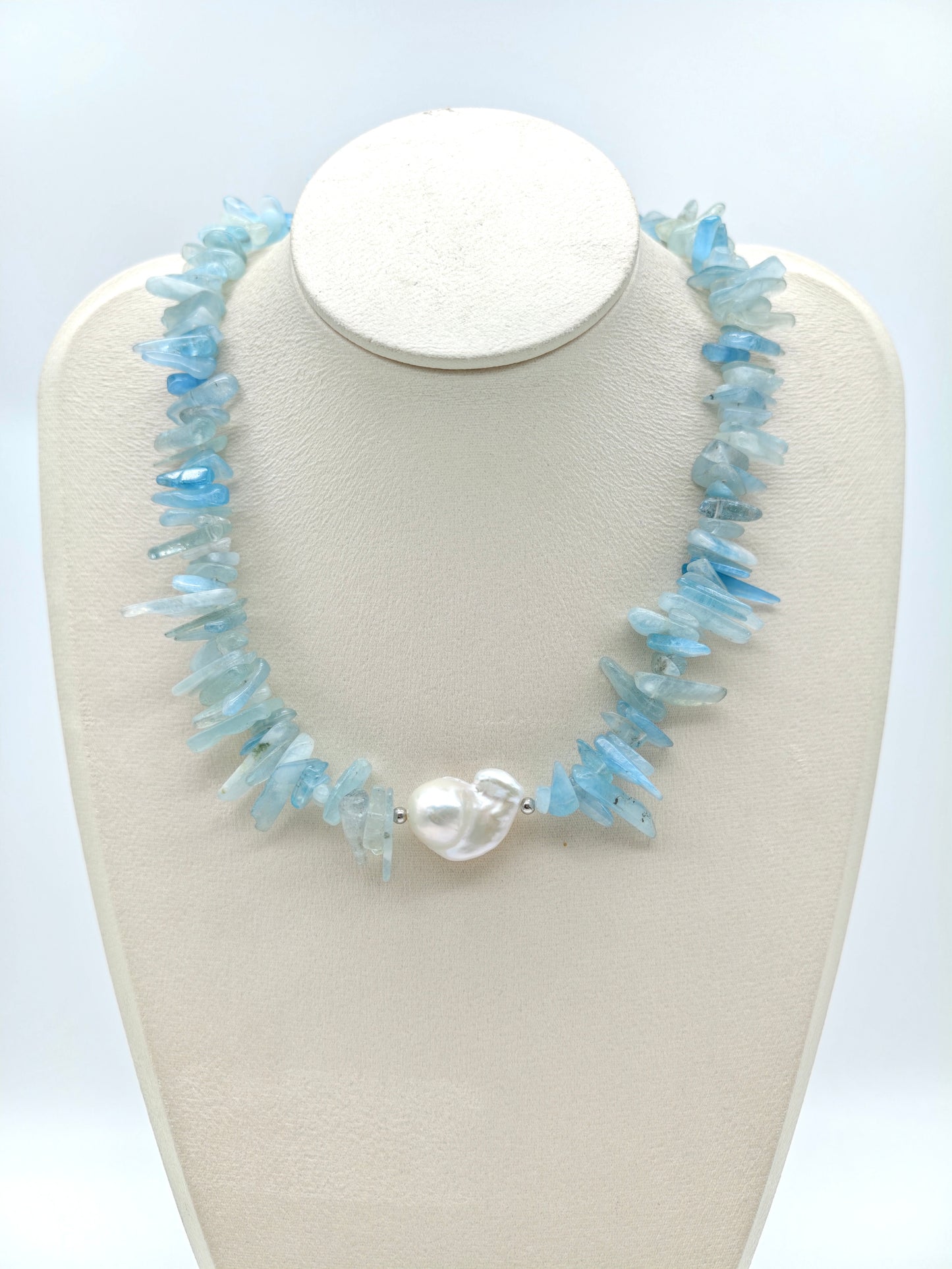 LARGE BAROQUE PEARL WITH AQUAMARINE NECKLACE