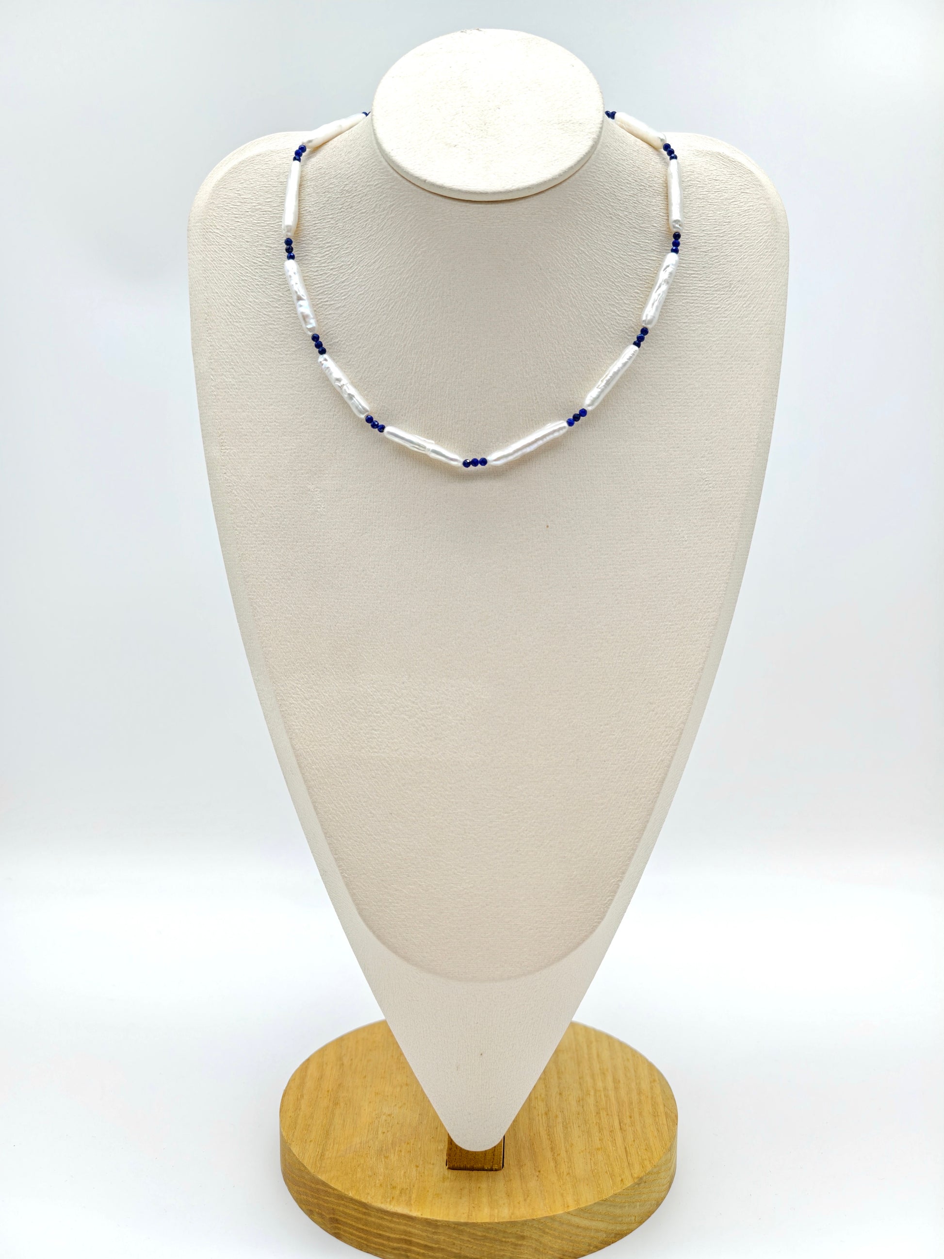 CLAUDIA NECKLACE WITH NATURAL LAPIS LAZULI