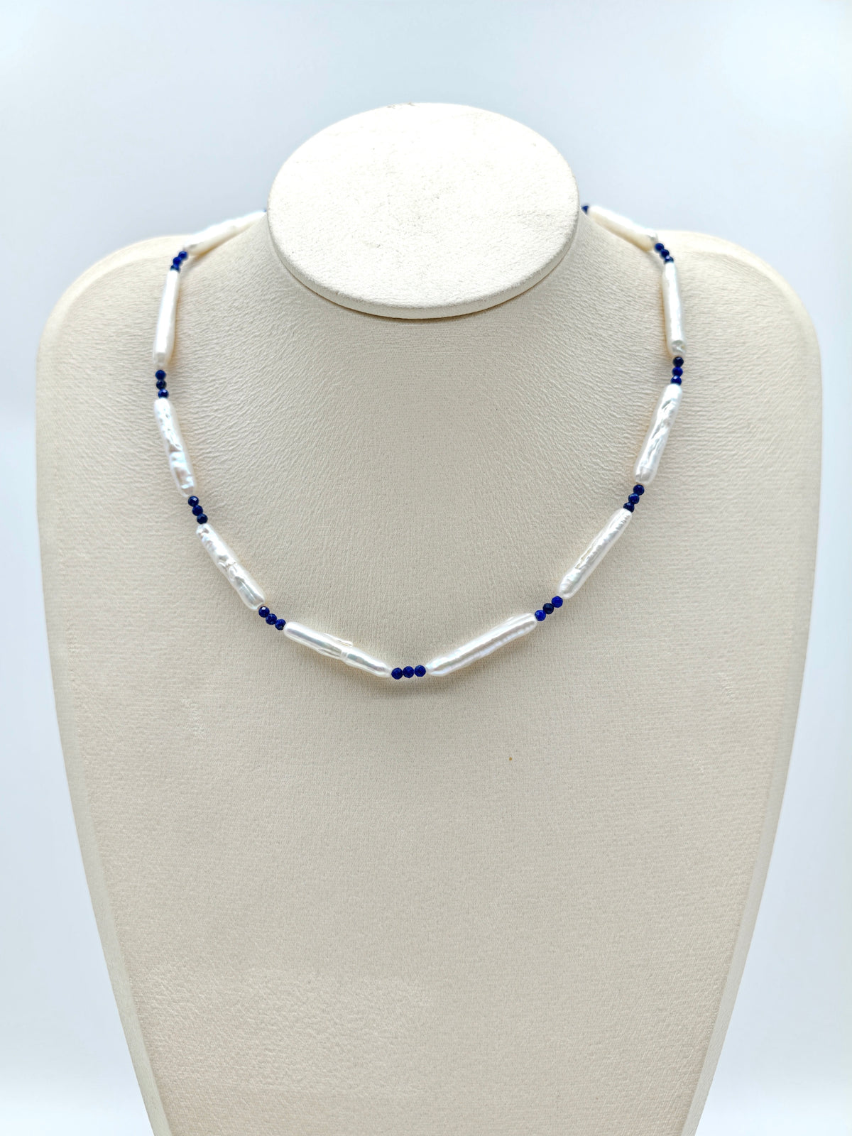 CLAUDIA NECKLACE WITH NATURAL LAPIS LAZULI