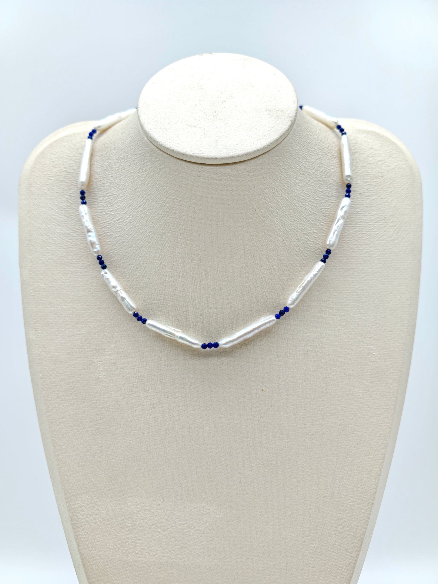 CLAUDIA NECKLACE WITH NATURAL LAPIS LAZULI